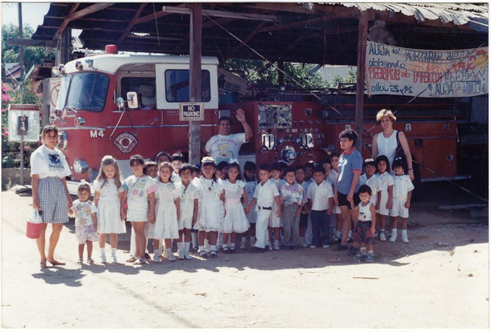 Estación de bomberos, retrato de grupo.