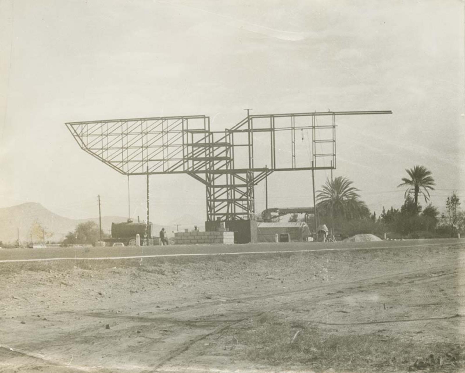 Estructura monumento "La puerta de La Paz" o "La Paloma de La Paz."