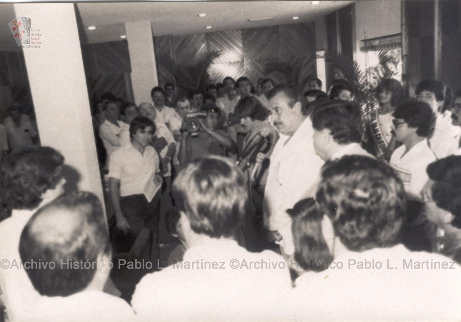 Estudiantes visitan el Palacio de Gobierno de Baja California Sur.