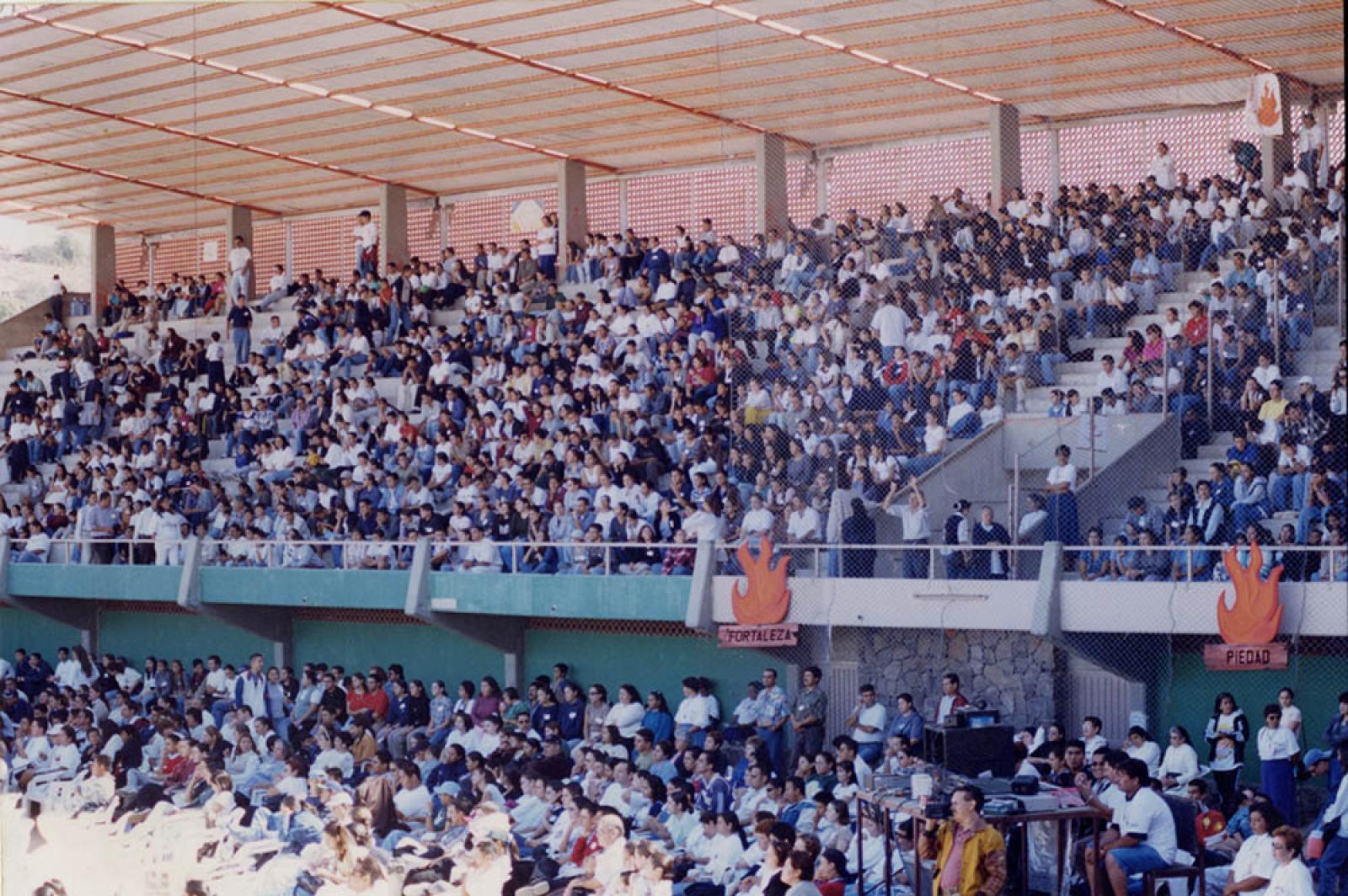 Evento de evangelización en el estadio Arturo C. Nahl.