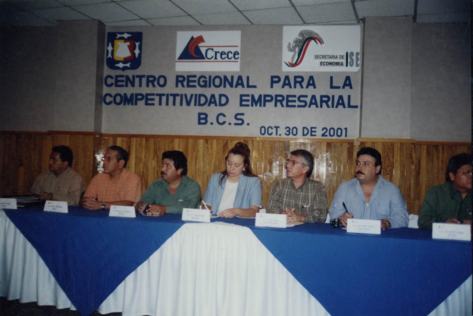 Evento del Centro Regional para la Competitividad Empresarial en BCS, retrato de grupo.