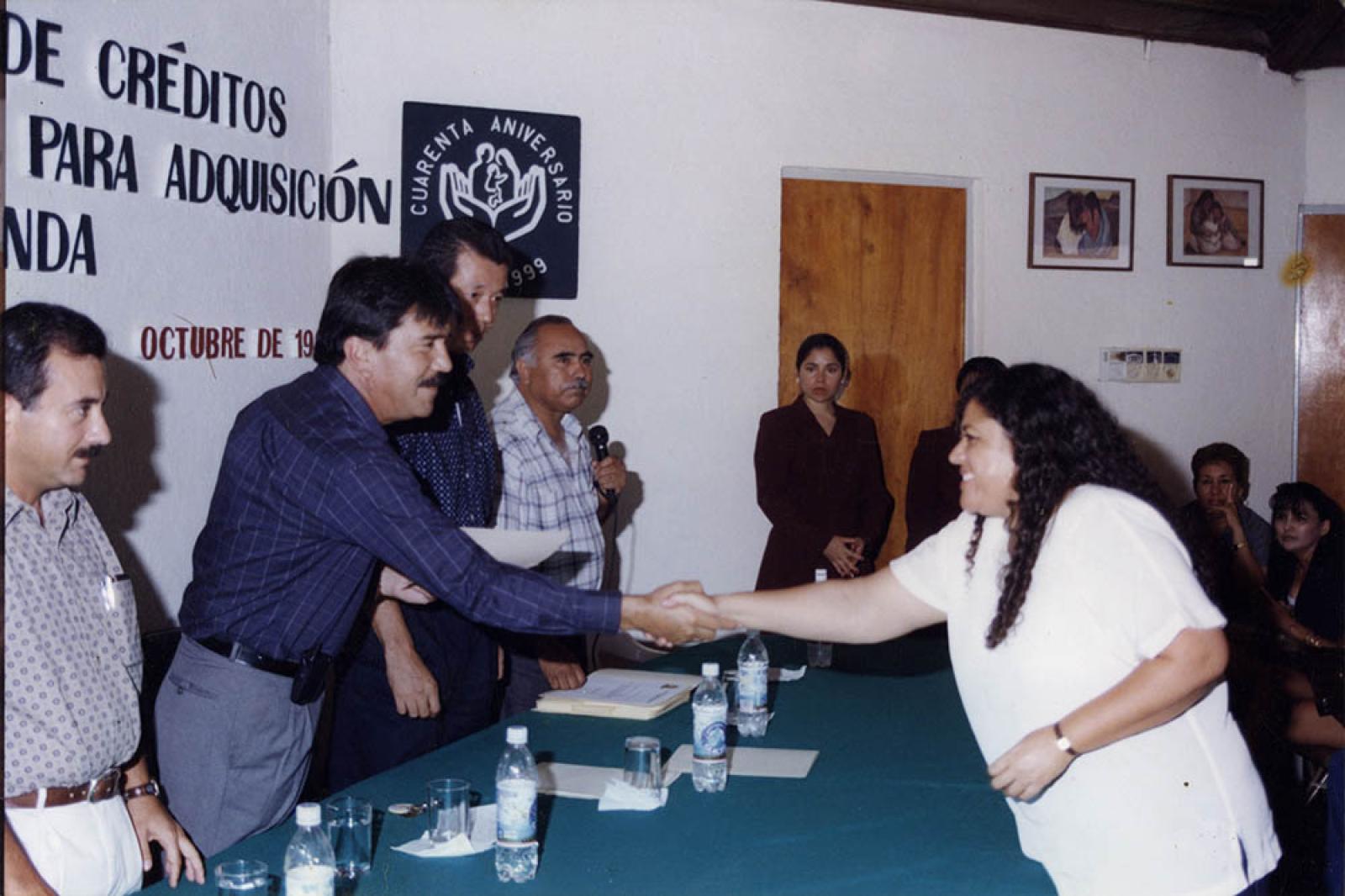Evento, entrega de créditos para la adquisición de vivienda.