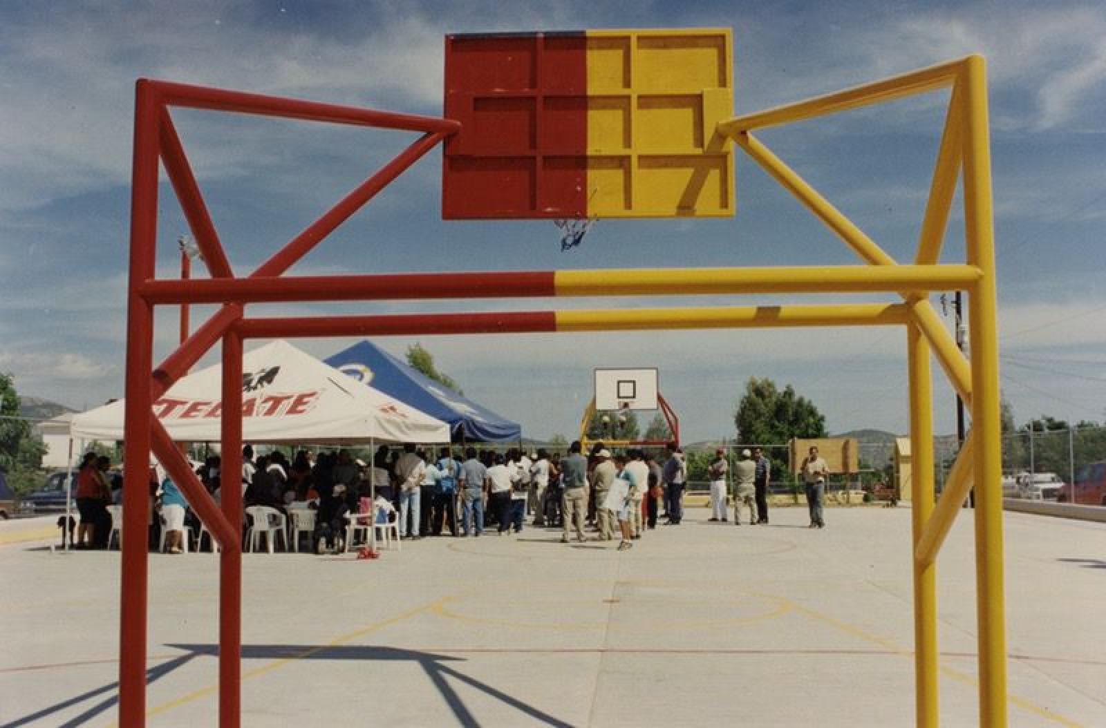 Evento público en cancha de béisbol, San José del Cabo.