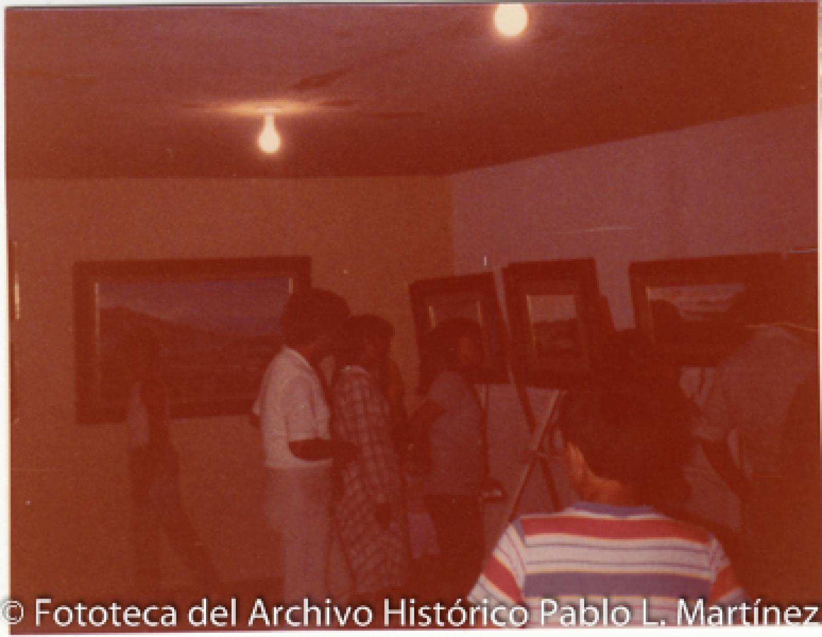 Exposición de pinturas, retrato de grupo