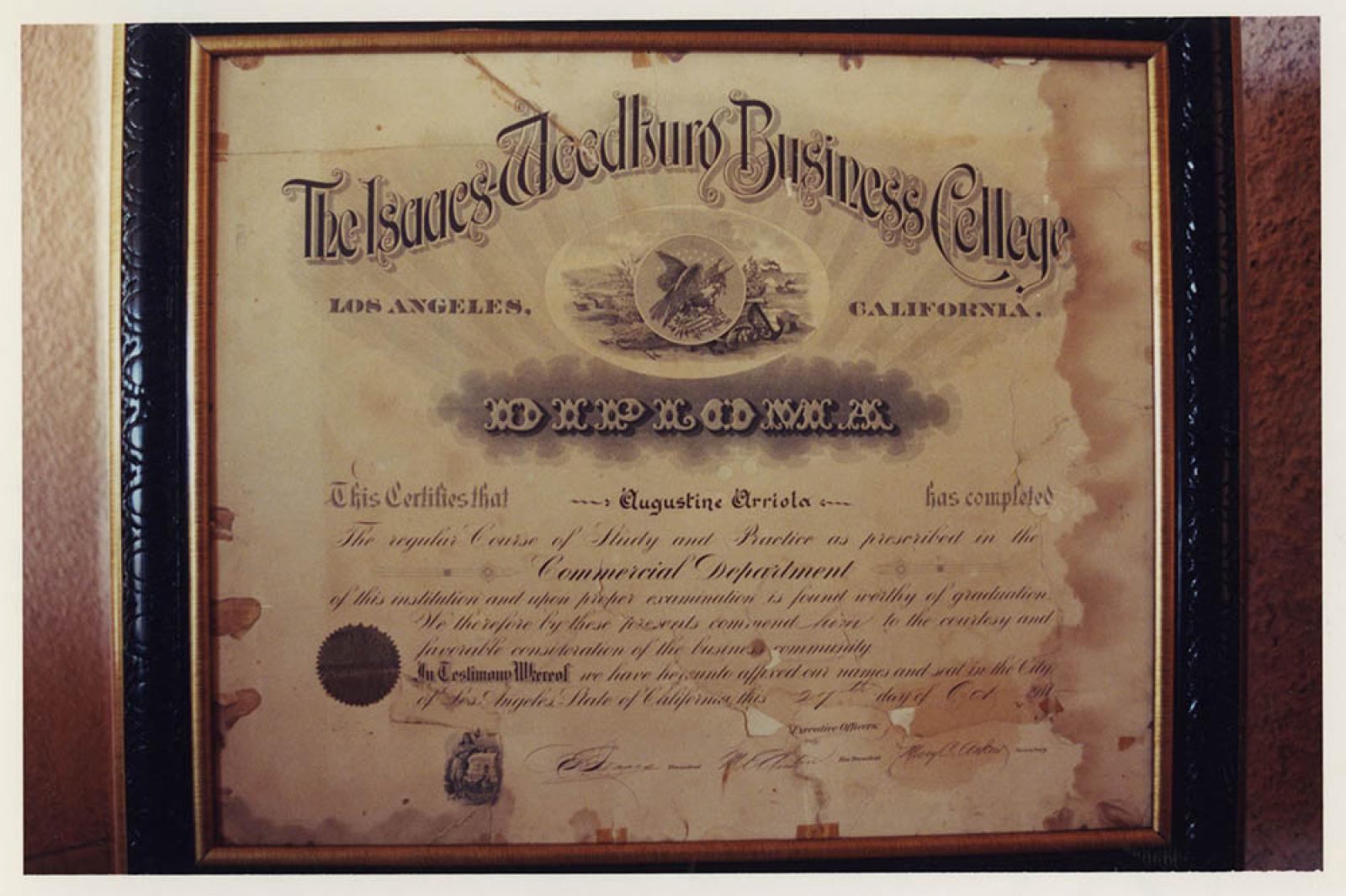 Exposición fotográfica, diploma a Agustín Arriola Hijo por la escuela de Negocios The Isaac M. de Los Ángeles California.