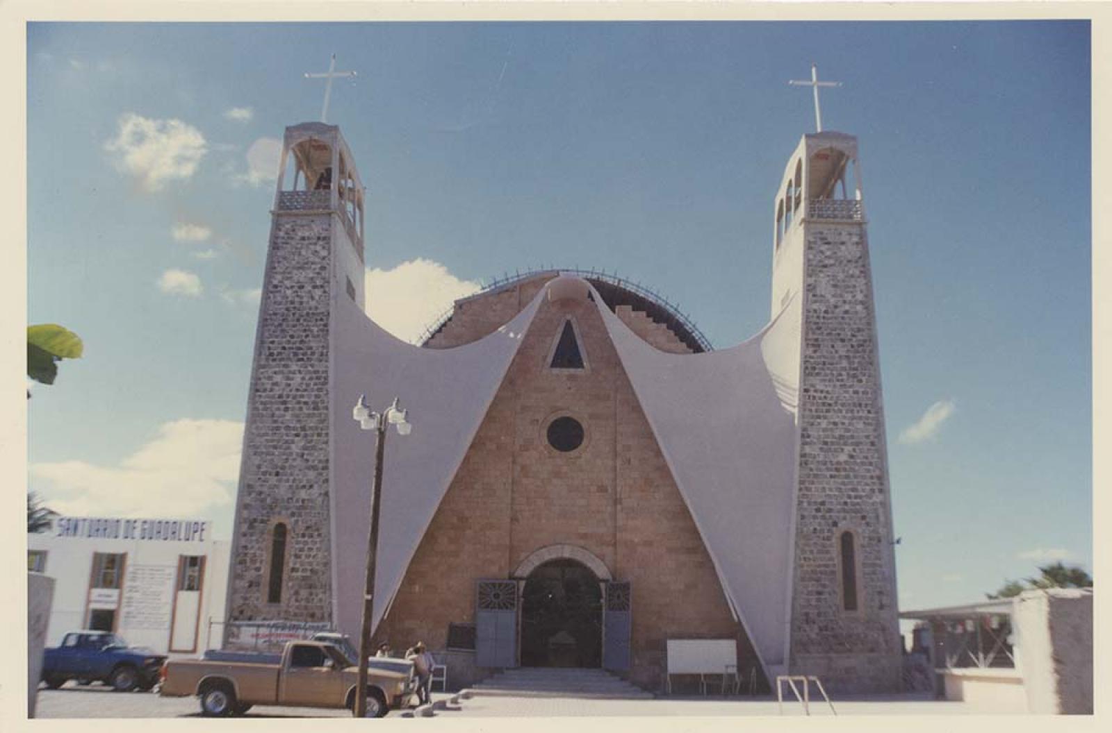Fachada antigua del Santuario de Nuestra Señora de Guadalupe.