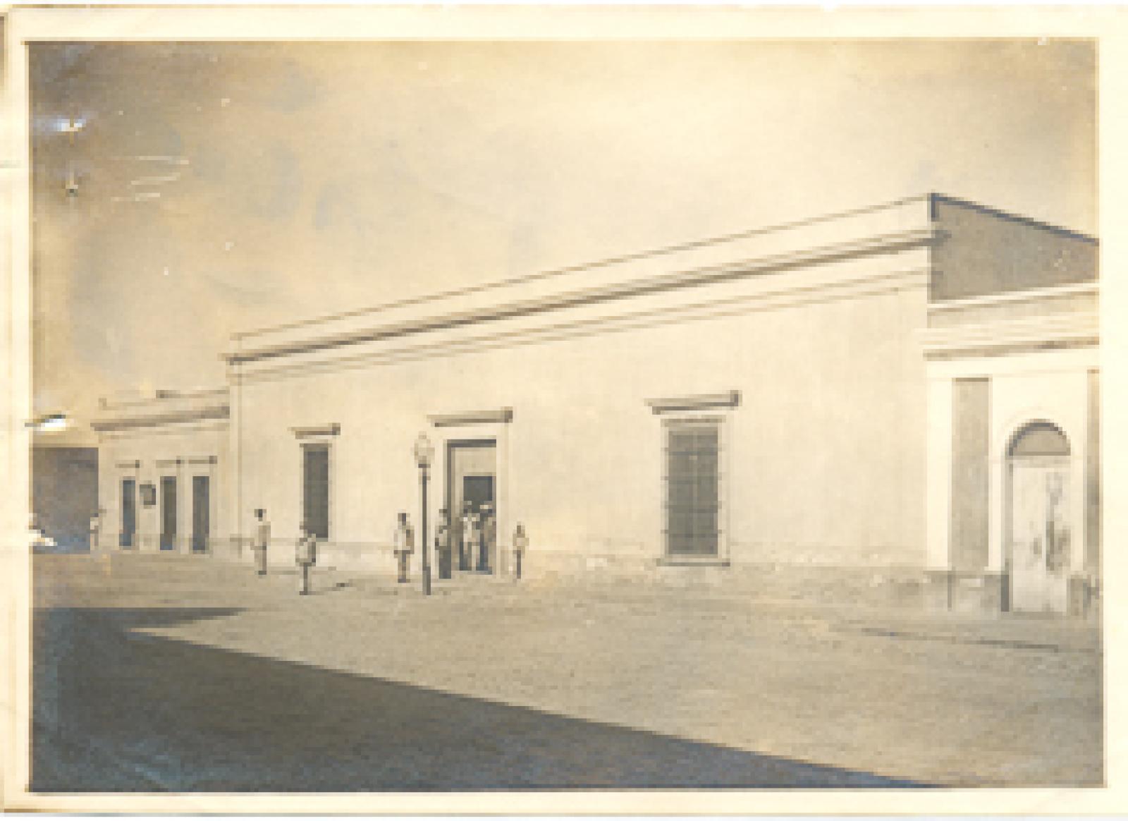 Fachada de la cárcel de La Paz, Baja California.