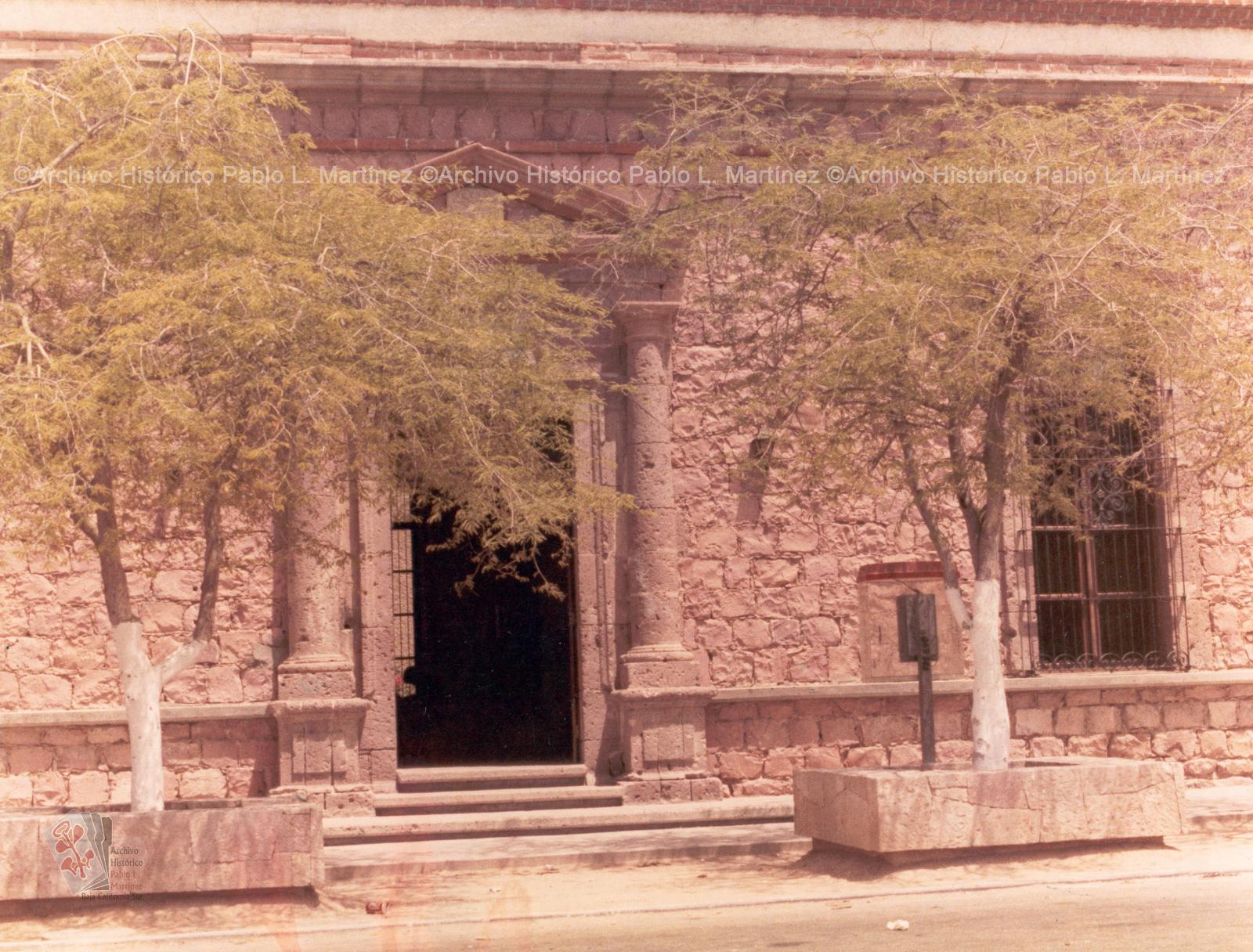 Fachada del edificio Sobarzo, ocupado actualmente por la biblioteca pública Justo Sierra.
