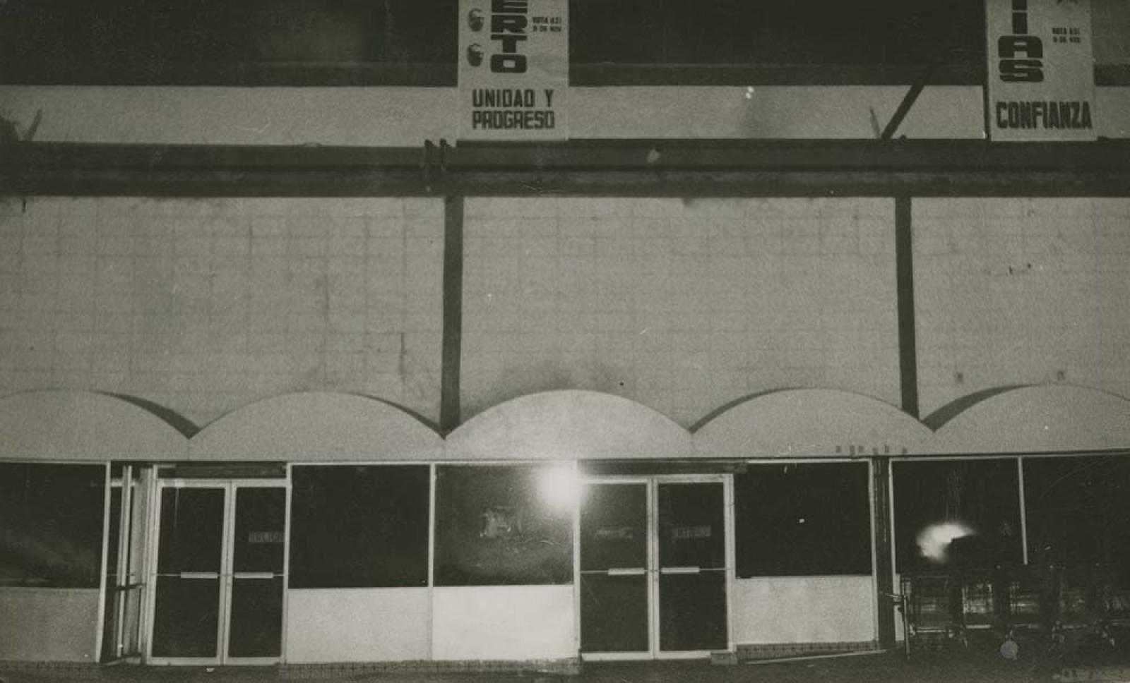 Fachada principal del Centro Comercial Sudcaliforniano.