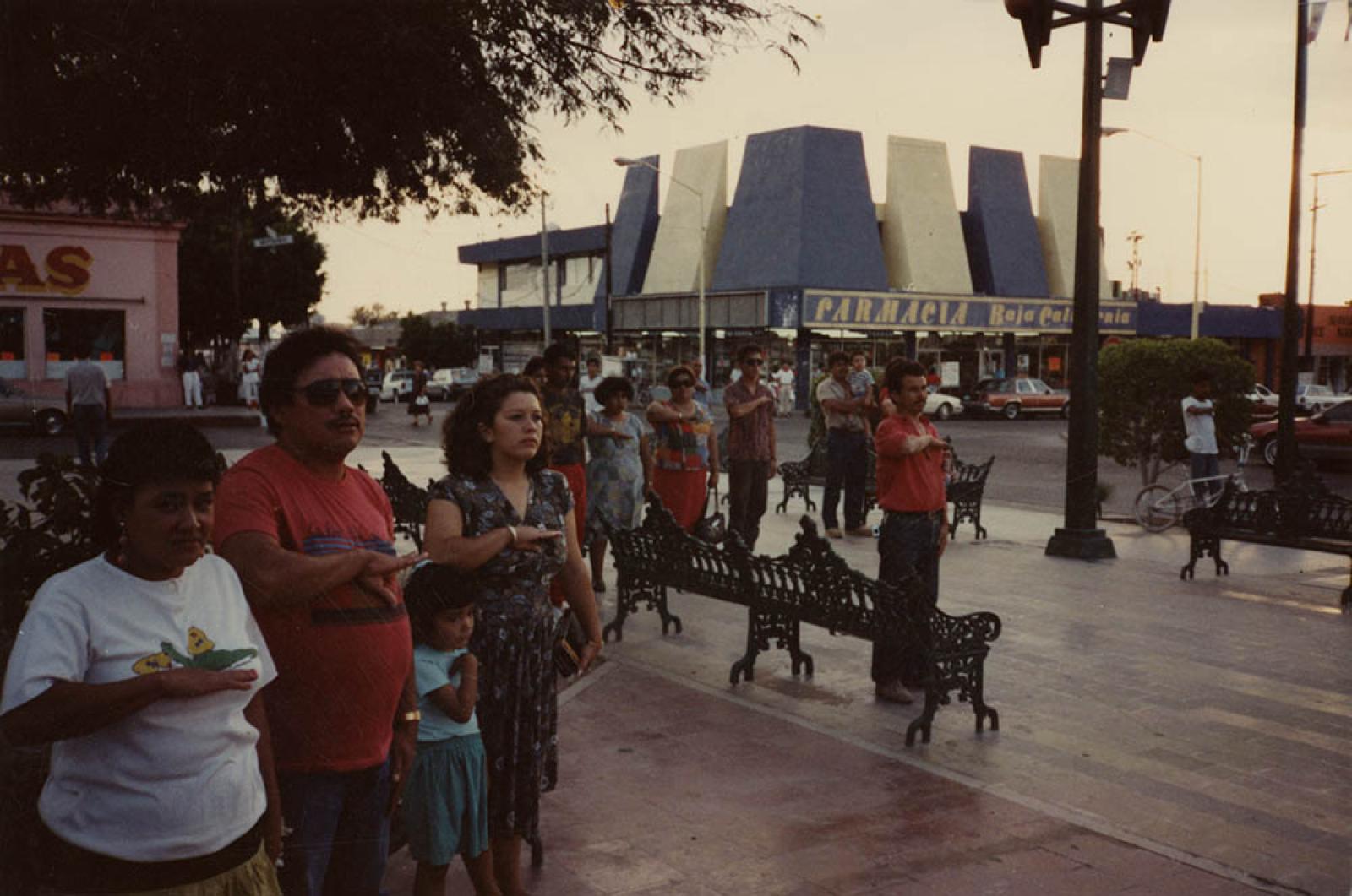 Familias en el jardín Velasco.