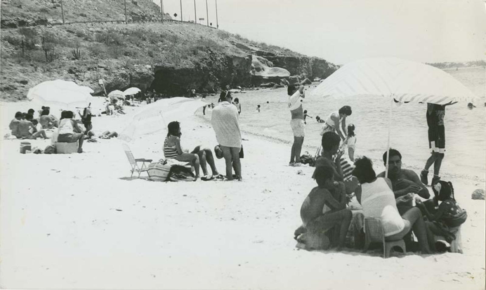 Familias en la playa.