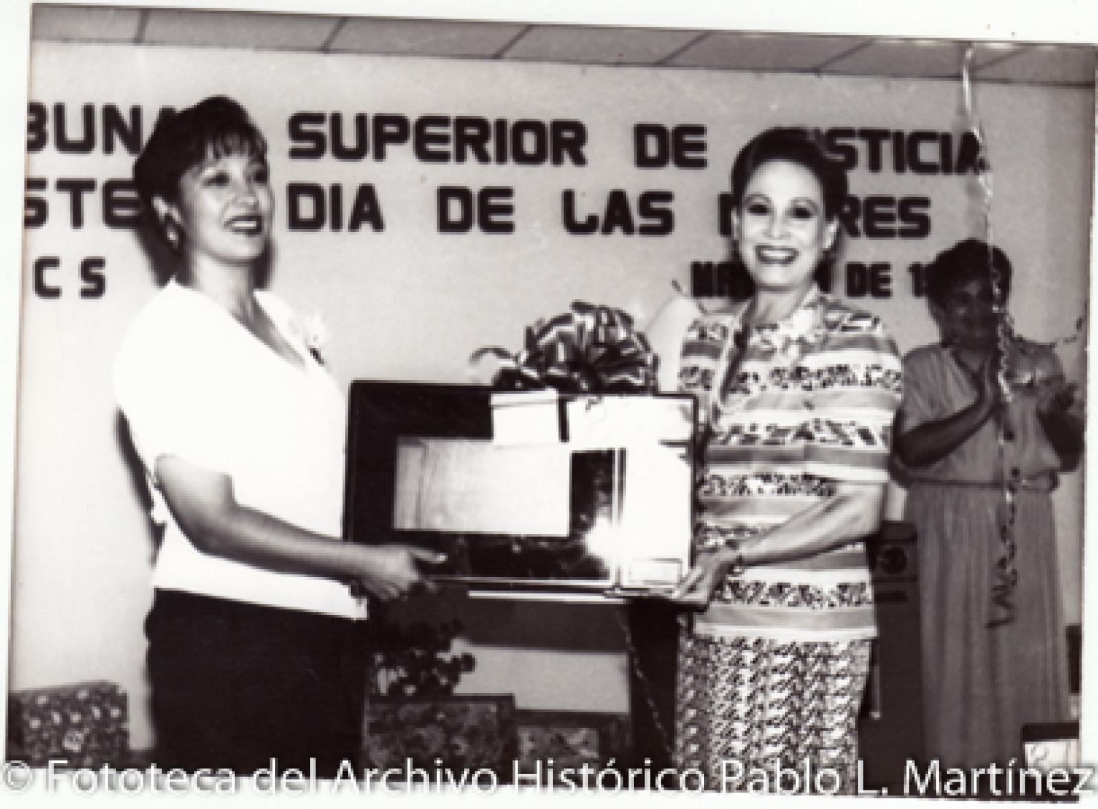 “Festejo a las madres”.