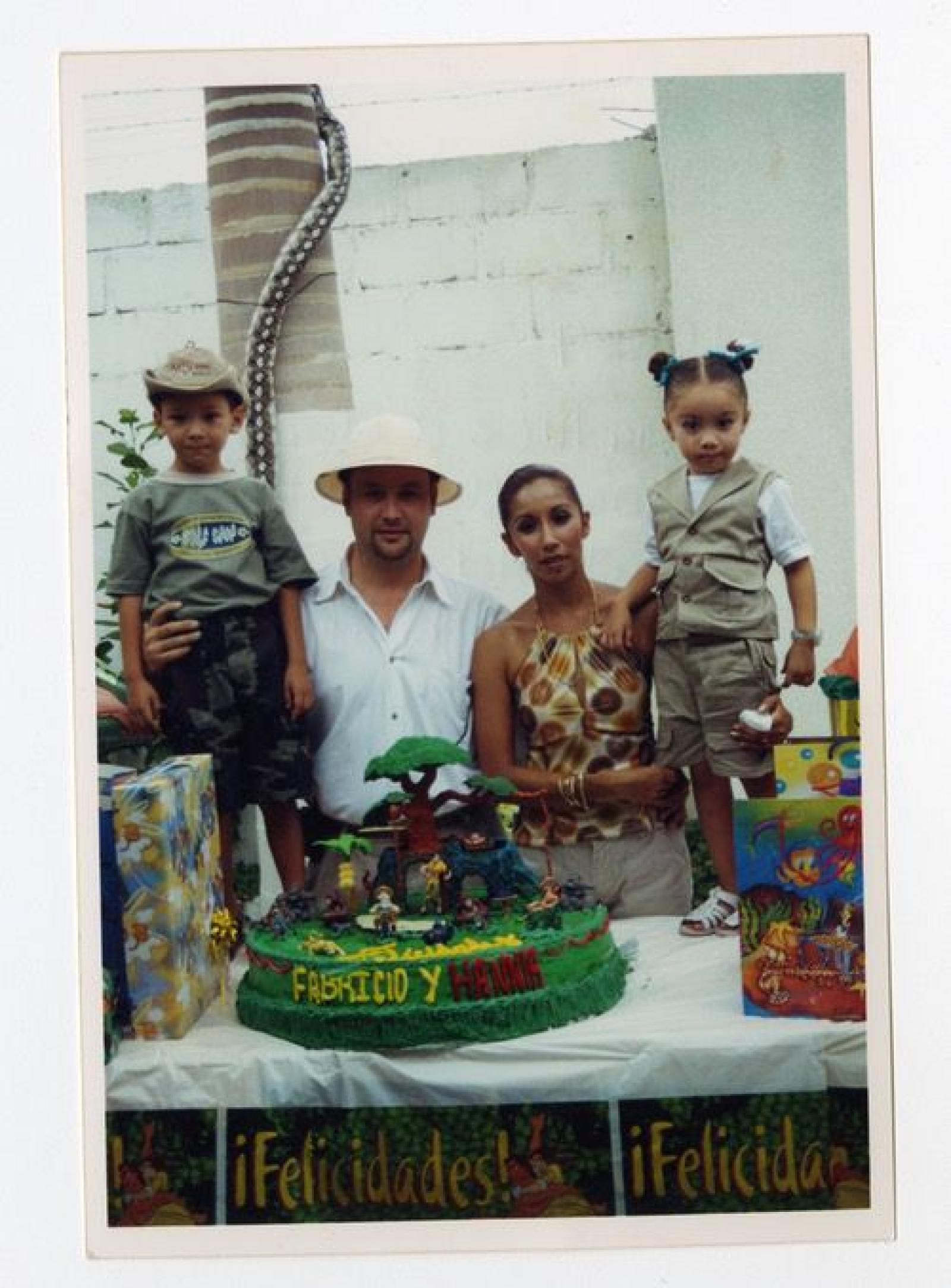 Festejo de cumpleaños de los niños Fabricio y Hannia González Hernández, retrato de grupo.