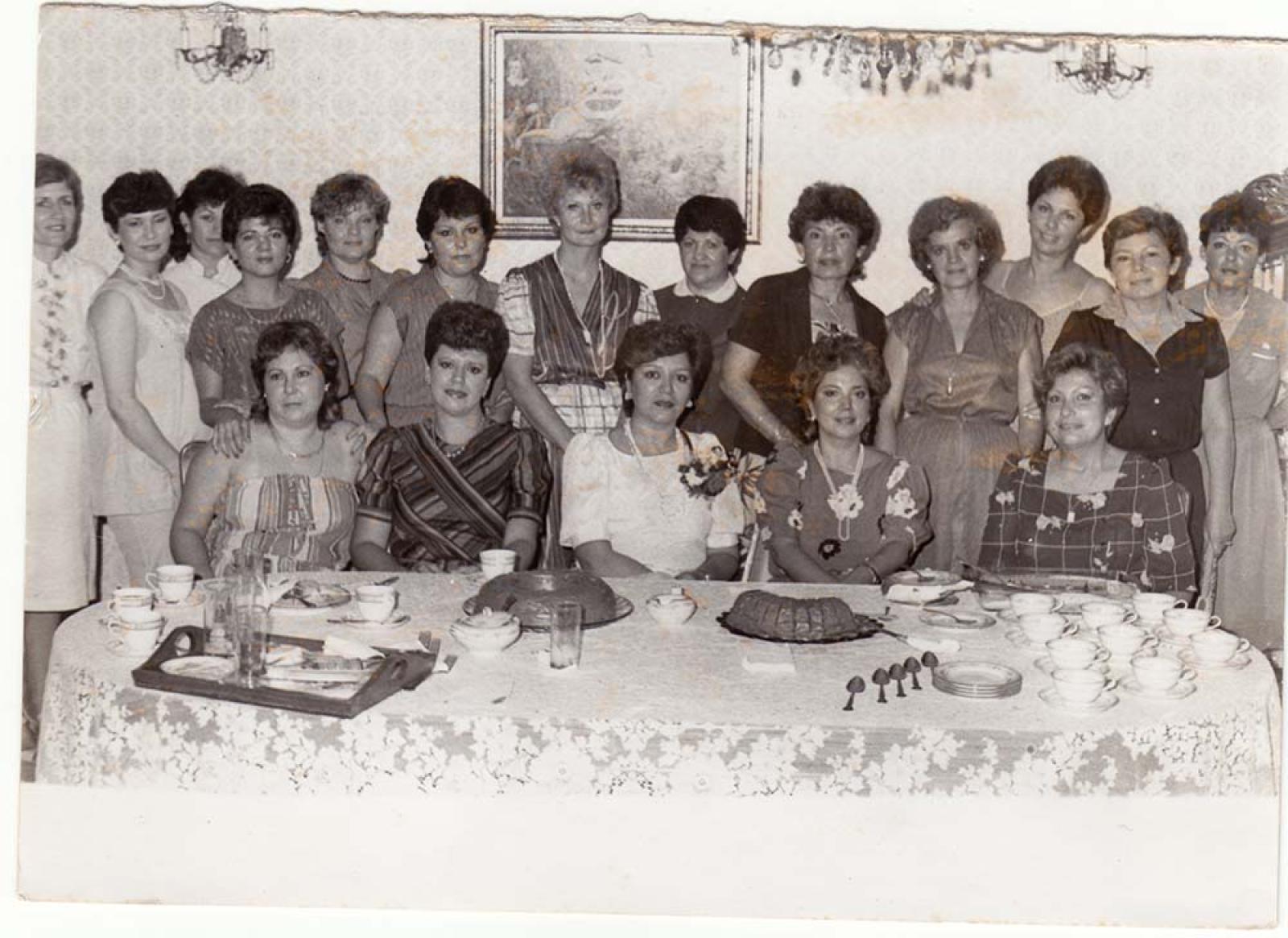 Festejo en honor a Carola de Álvarez.