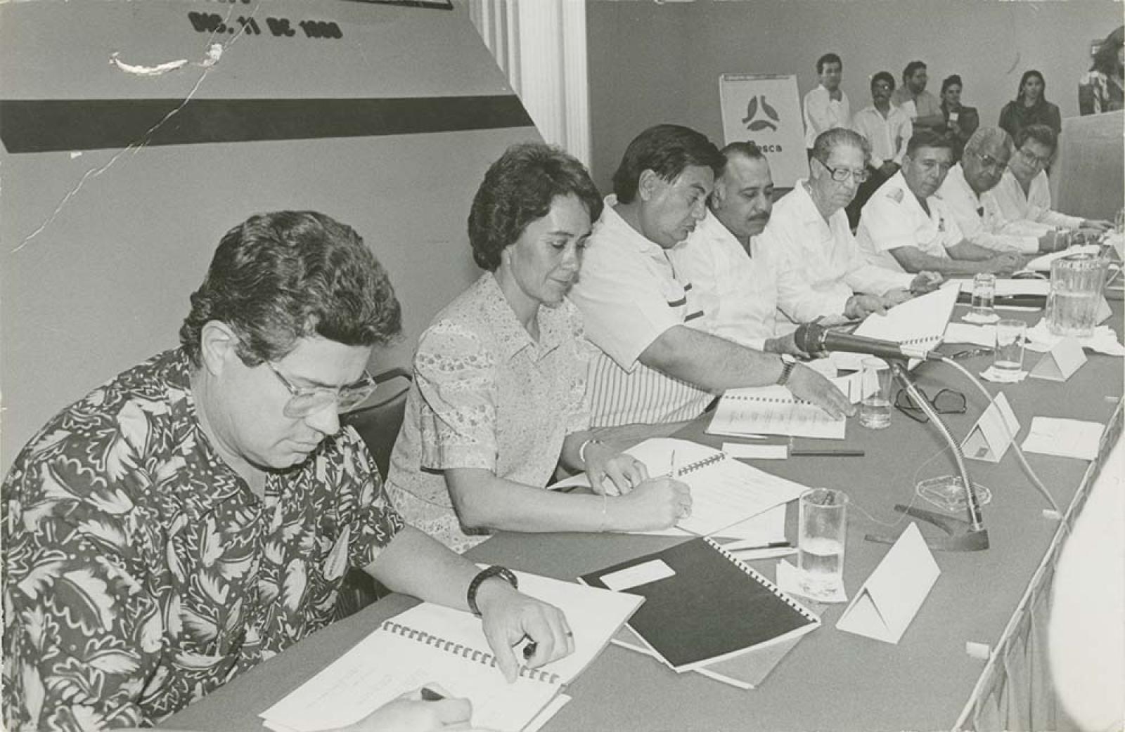 Firma de tratados con la Secretaria de Pesca.