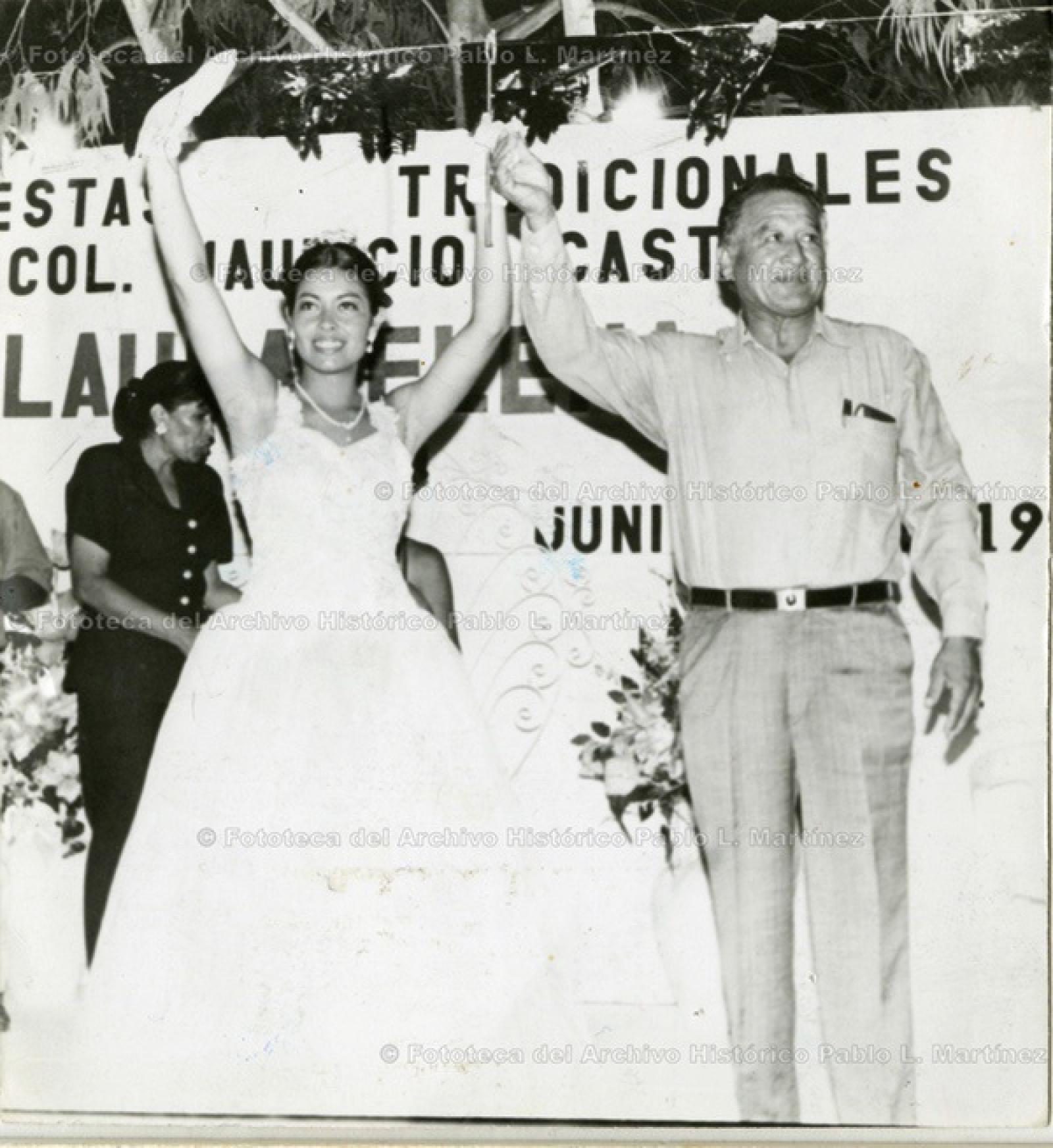 “Francisco Carballo corona a la reina Laura Elena”.