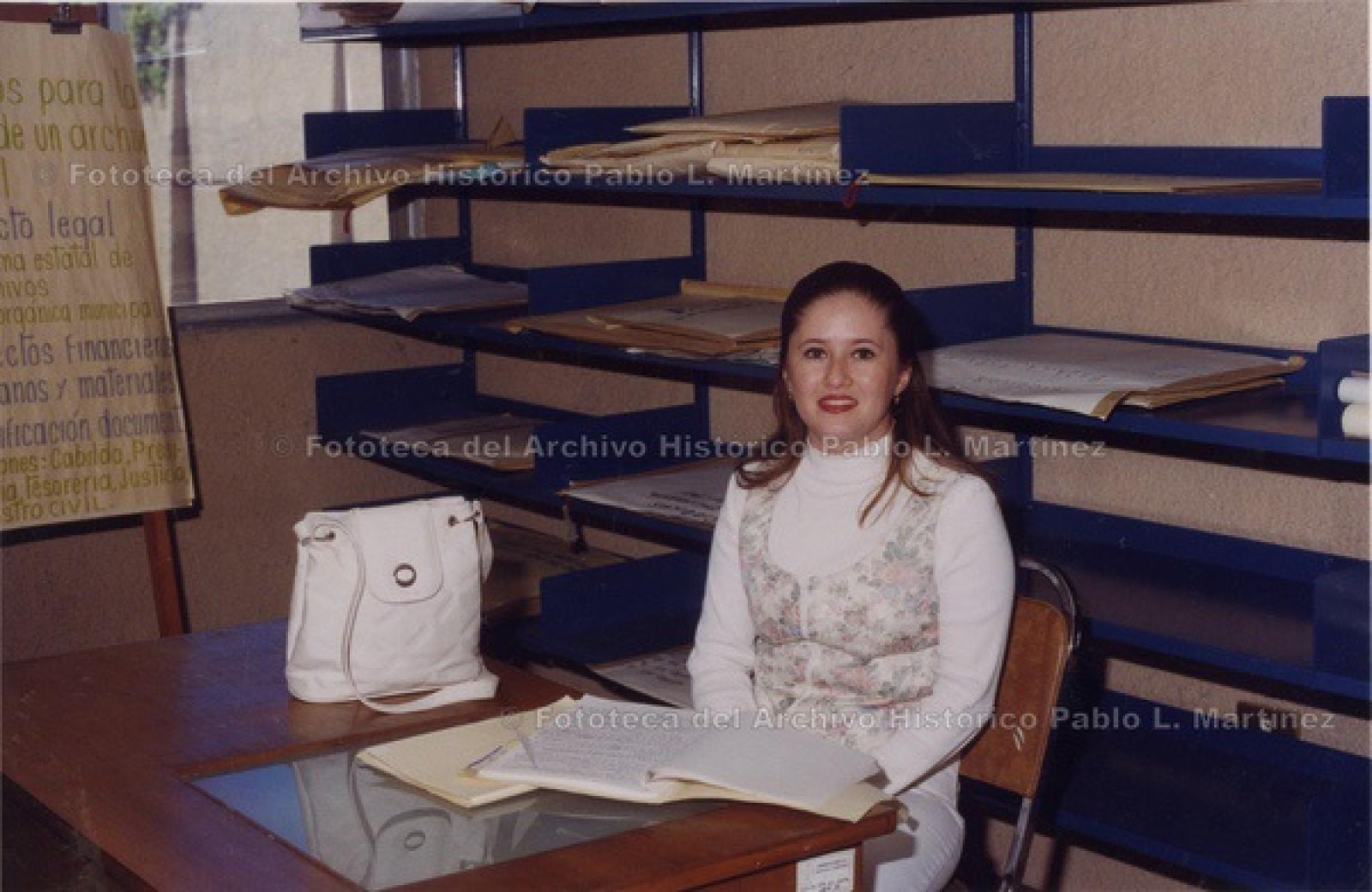 “Freenye Berenice Cholico, en el área de Informática del Archivo Histórico Pablo L. Martínez”.