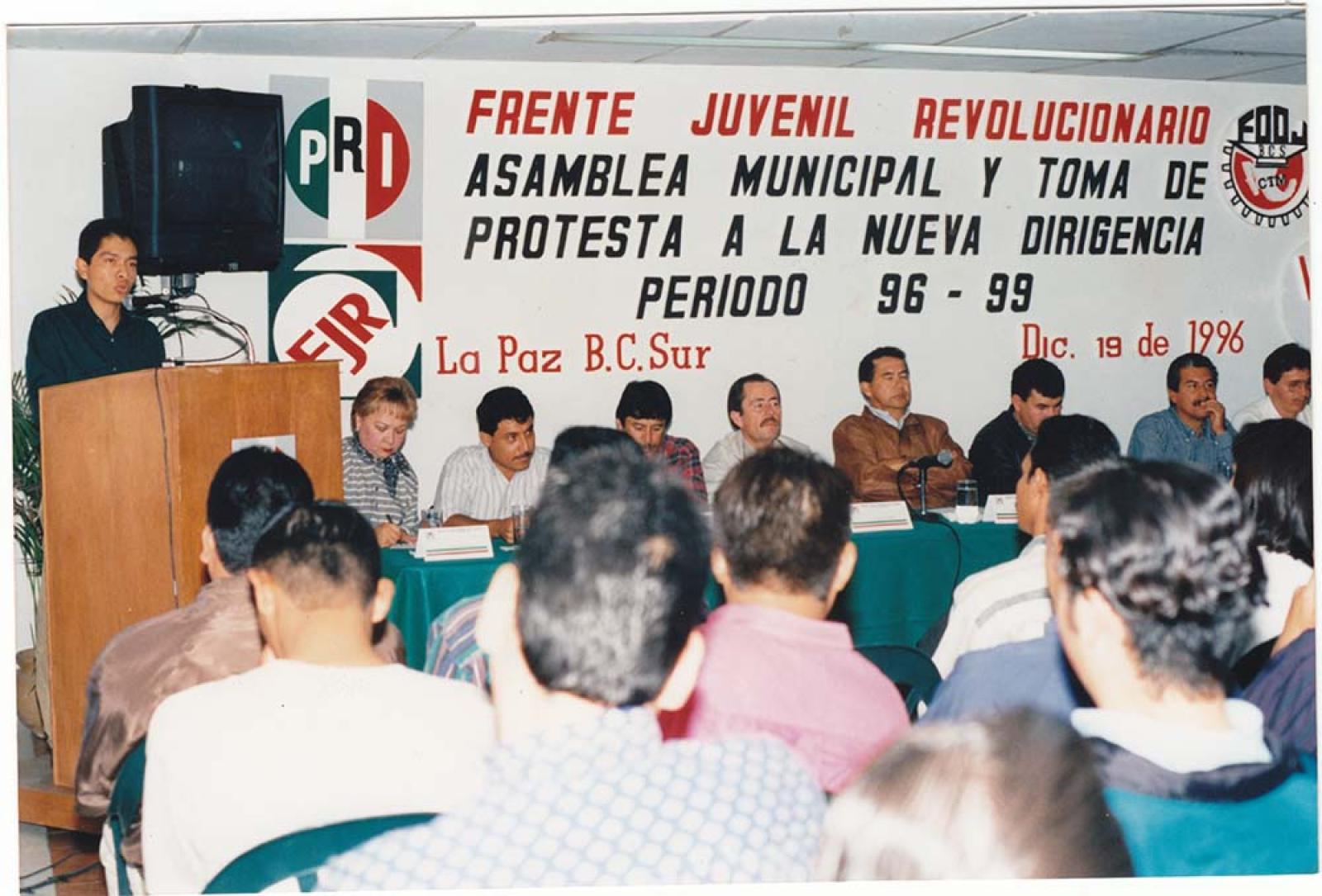 Frente juvenil revolucionario, en asamblea.