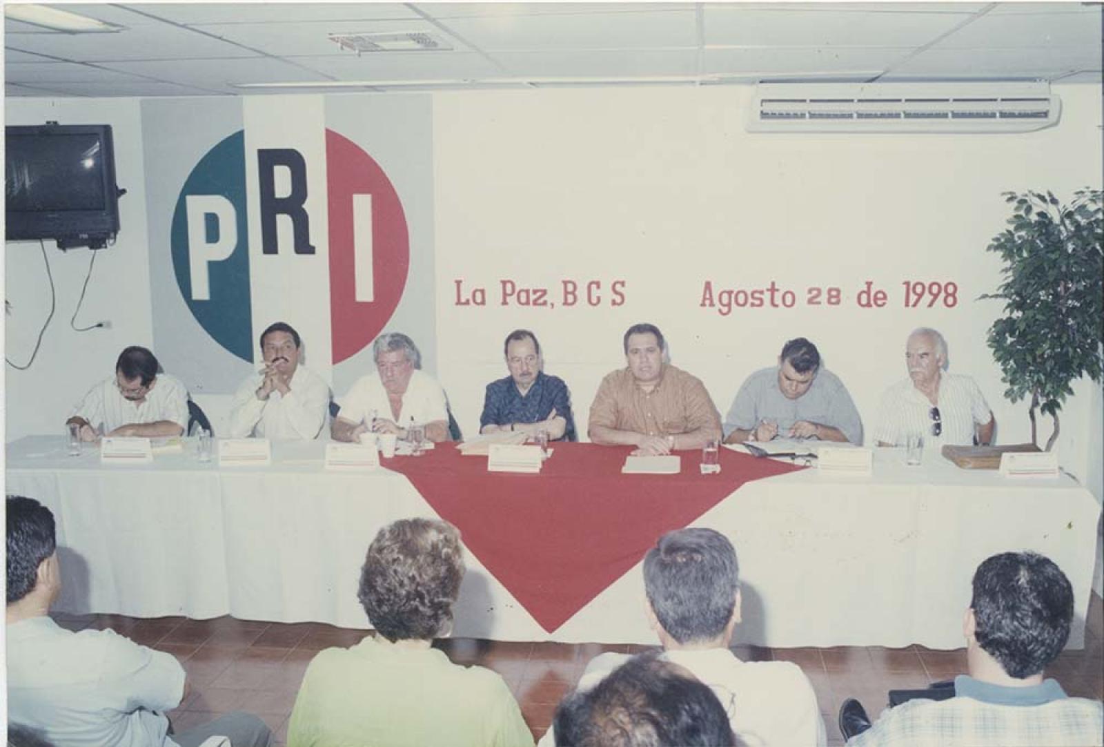 Funcionarios del PRI.