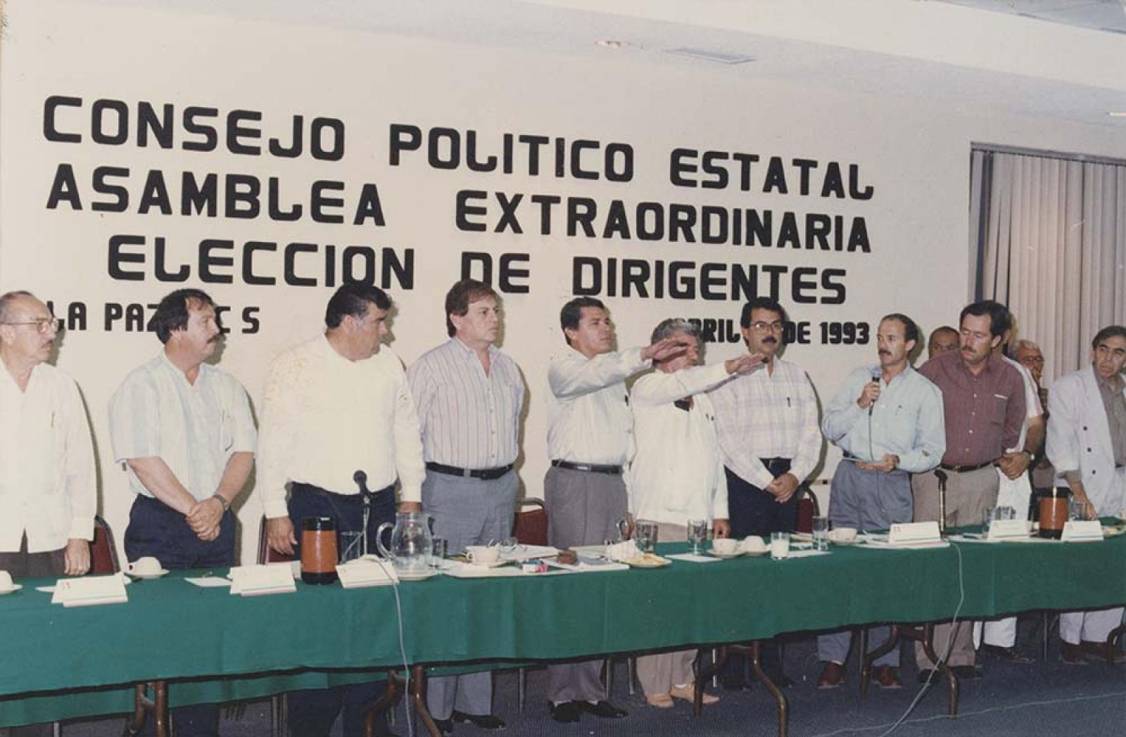 Funcionarios públicos en elección de dirigentes.