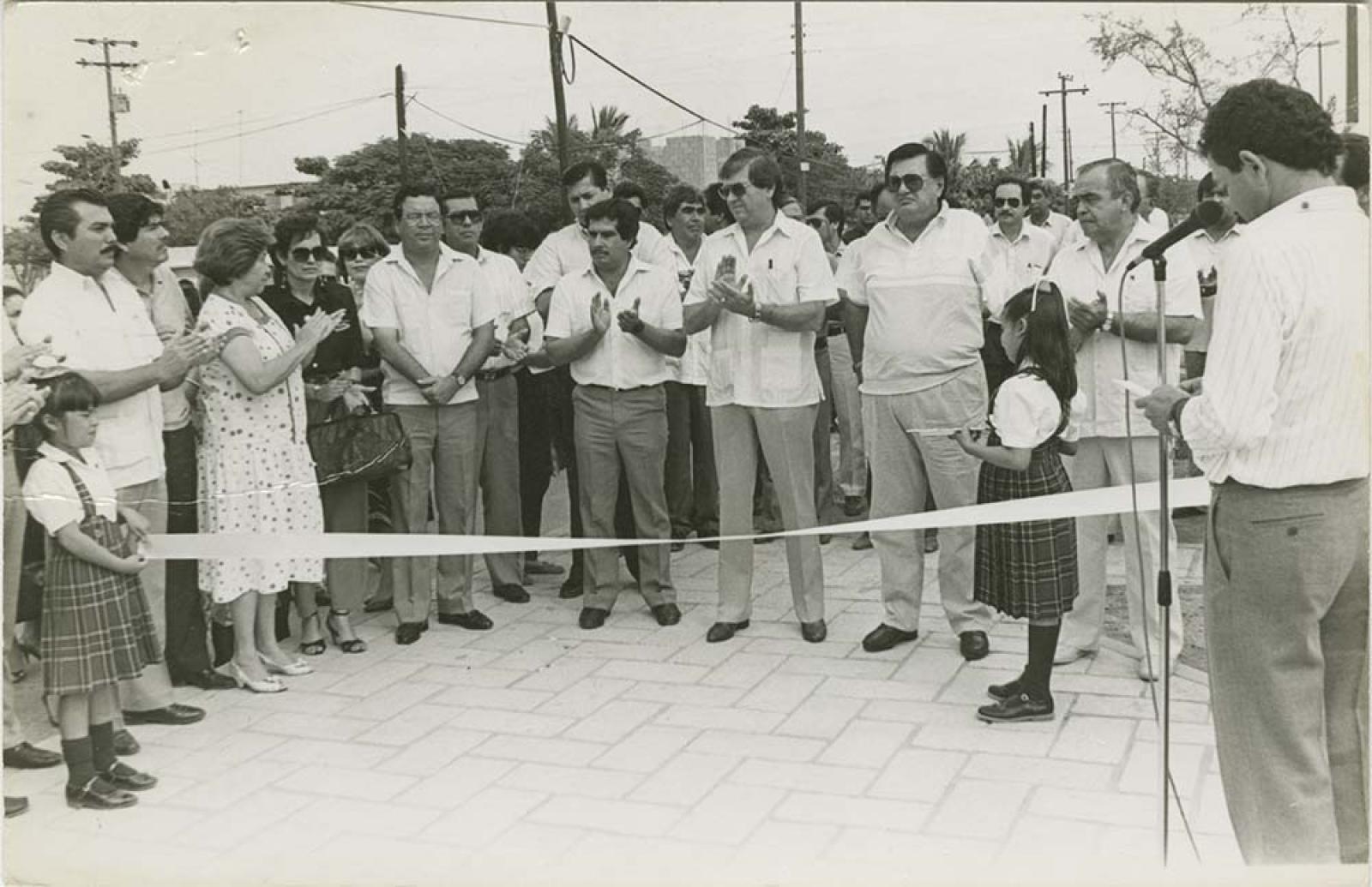 Funcionarios públicos, en inauguración.
