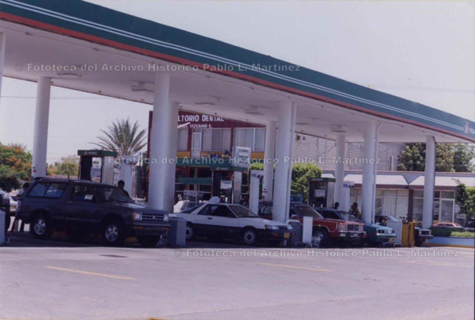 Gasolinera Eco, entre las calles Valentín Gómez Farías y Nicolás Bravo, La Paz.