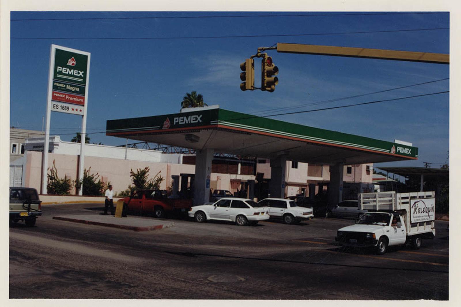 Gasolinera ubicada en la calle 5 de mayo, La Paz, Baja California Sur.