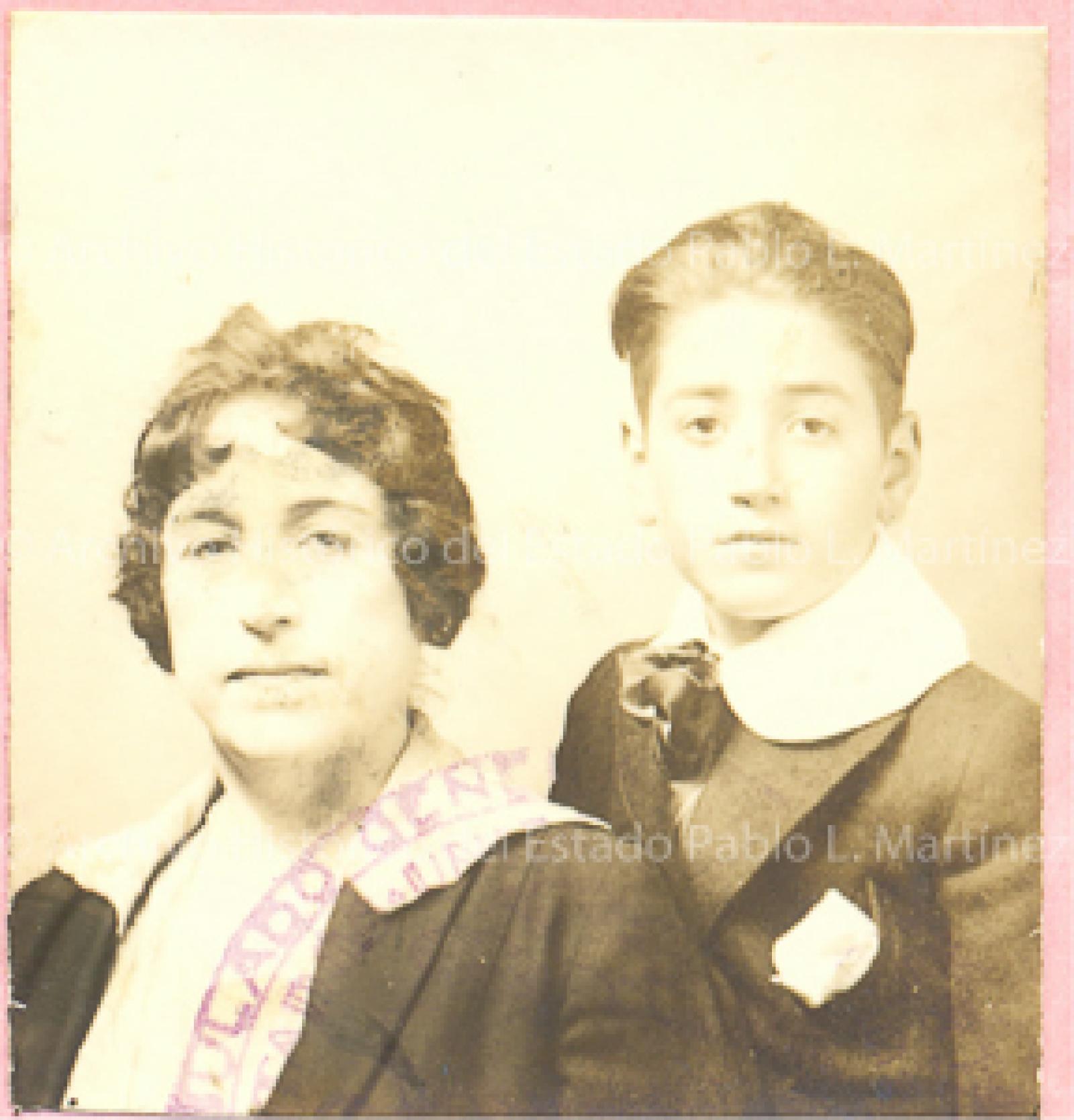 Gertrudis Landera y su hijo Enrique Landera.