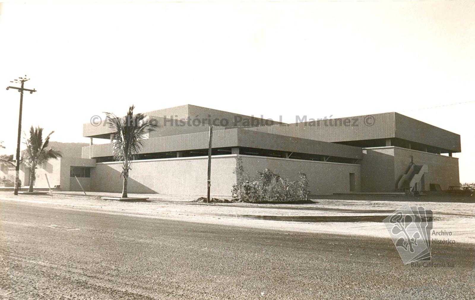 Gimnasio de Usos Múltiples “Emilio Mendoza Möuett”, en La Paz, Baja California Sur.