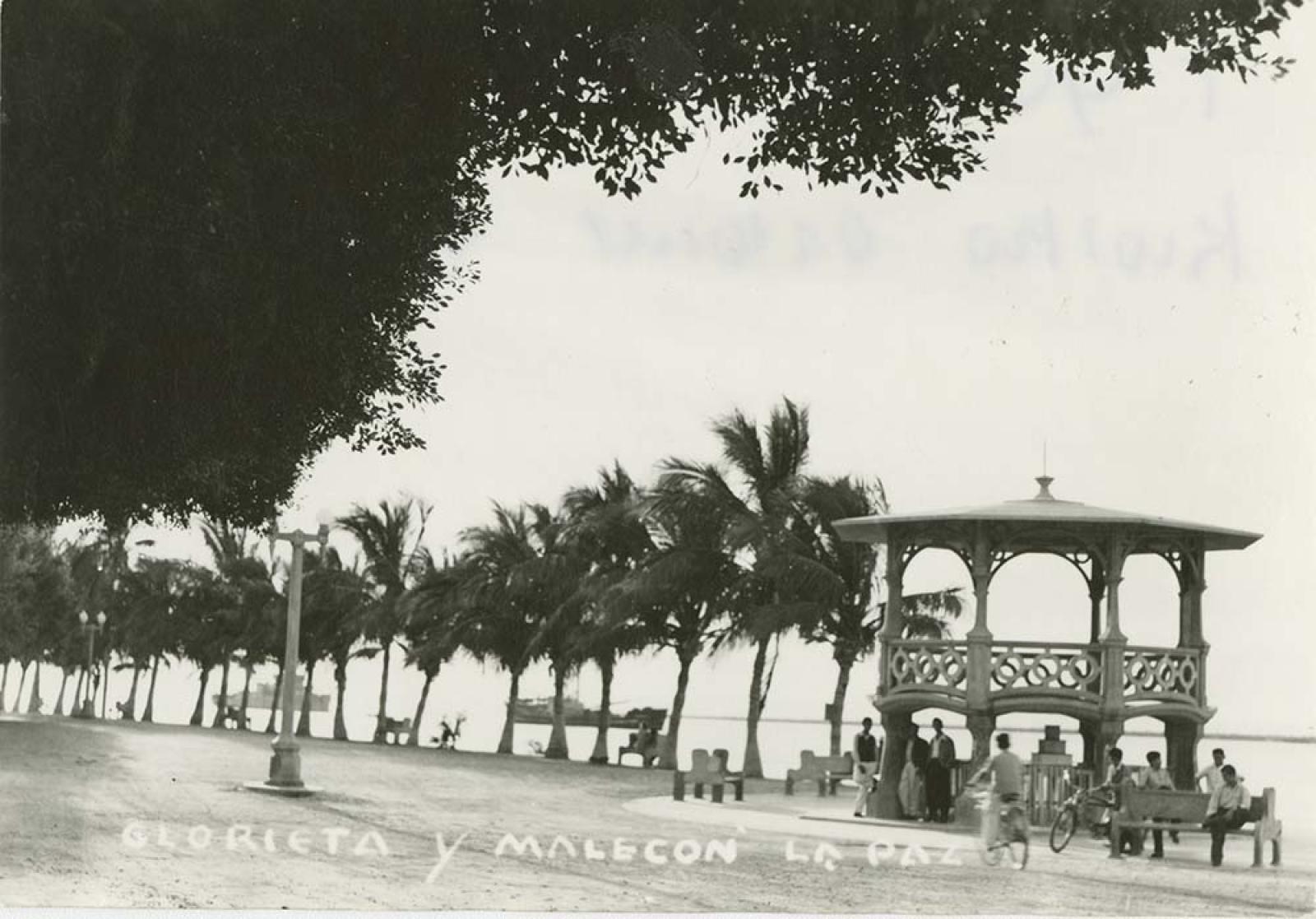 Glorieta y malecón de La Paz, Baja California.