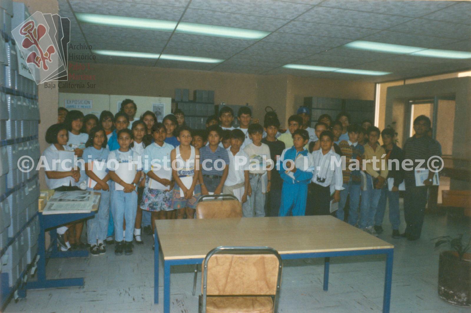 Grupo de alumnos de 6° Año de la Escuela Primaria Profr. Francisco Cota Moreno T.V.