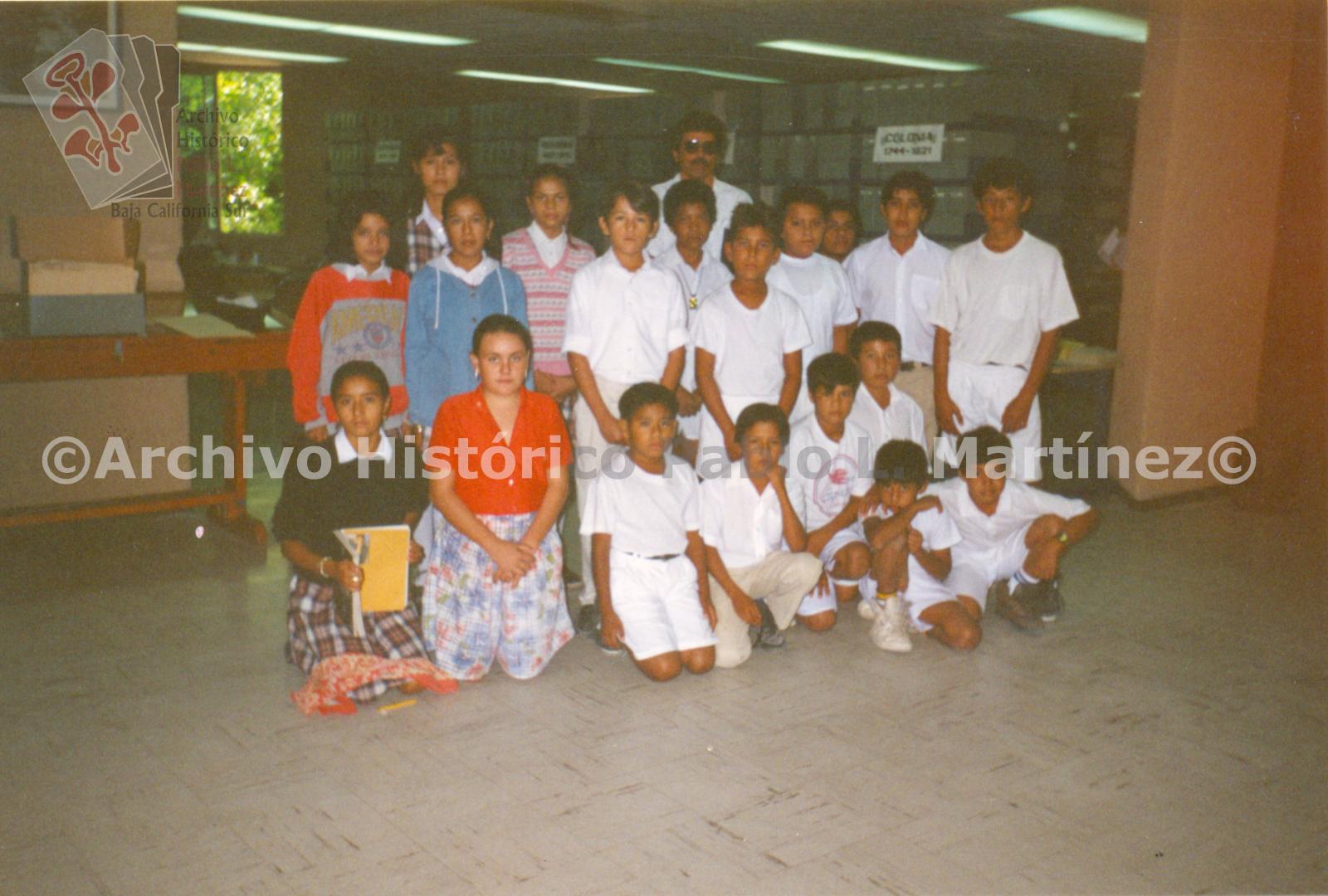 Grupo de alumnos de la Escuela Primaria Celerino Cano, T.M., visitan el Archivo Histórico Pablo L. Martínez.