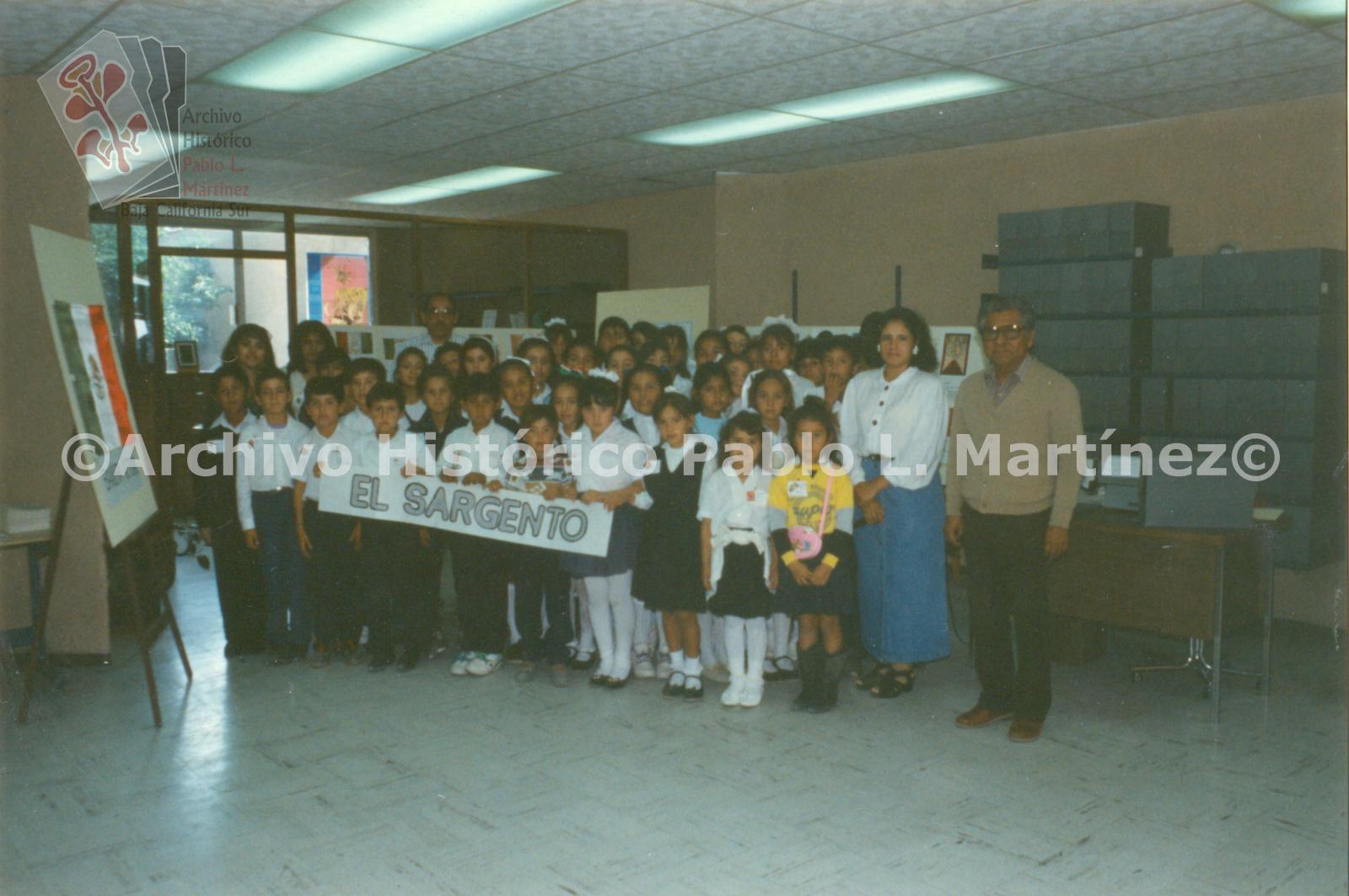 Grupo de alumnos de la Escuela Primaria de la comunidad de El Sargento en su visita al Archivo Histórico Pablo L. Martínez.