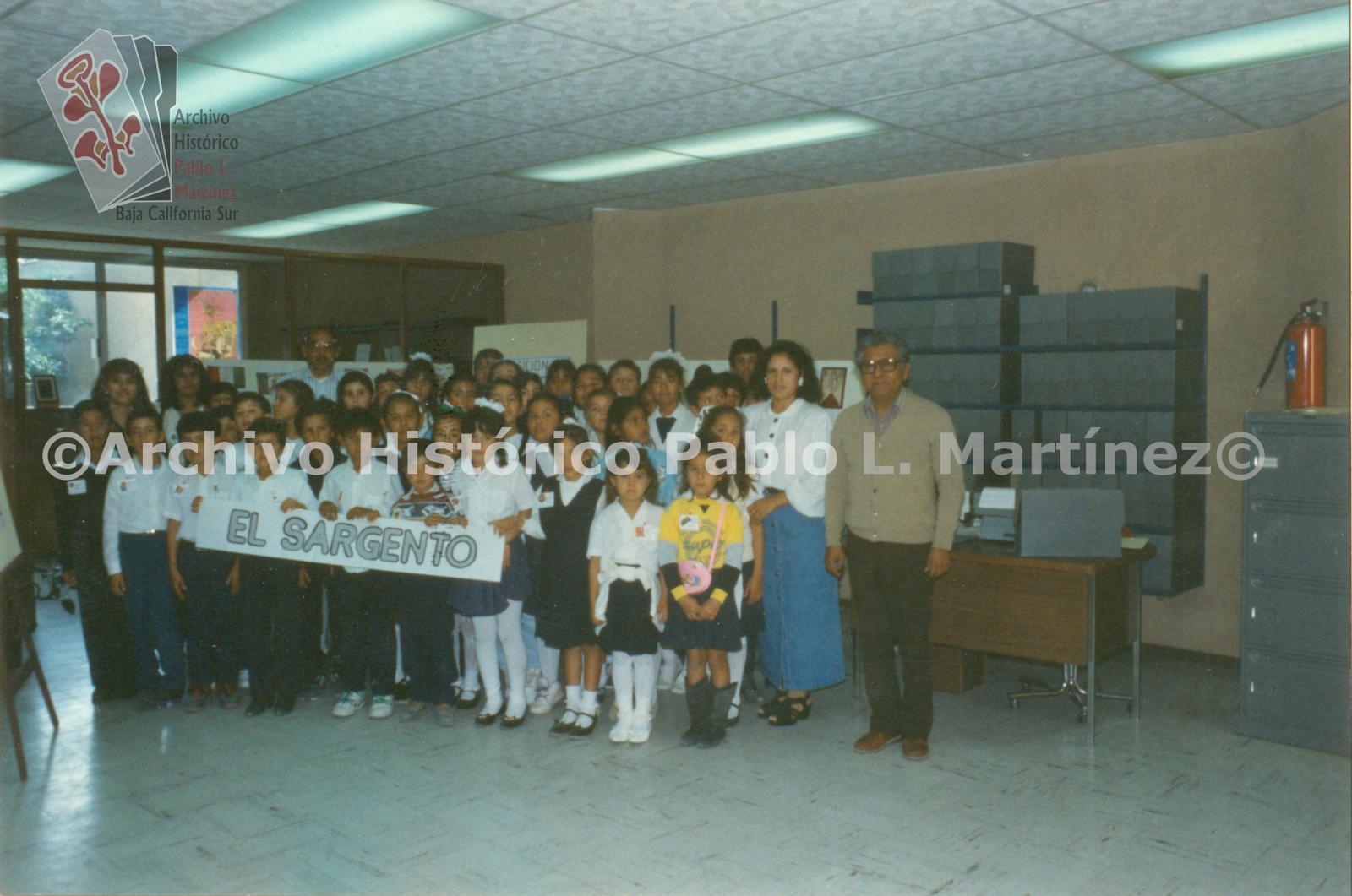 Grupo de alumnos de la Escuela Primaria Vicente Guerrero de la comunidad de El Sargento, Baja California Sur, visitan el Archivo Histórico Pablo L. Martínez.