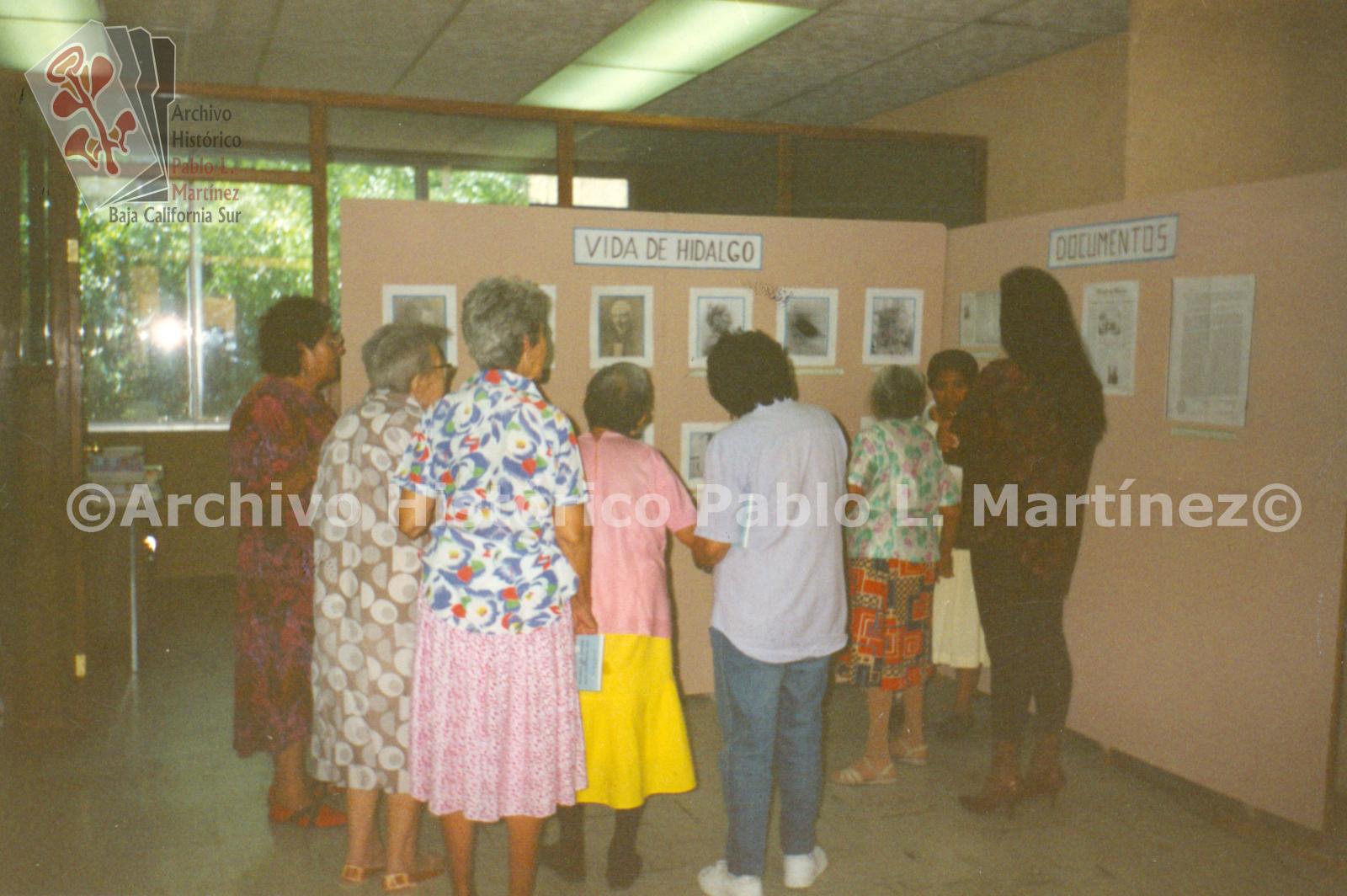 Grupo de Personas del Asilo de Ancianos San Vicente de Paul, visitan exposición en el Archivo Histórico Pablo L. Martínez.
