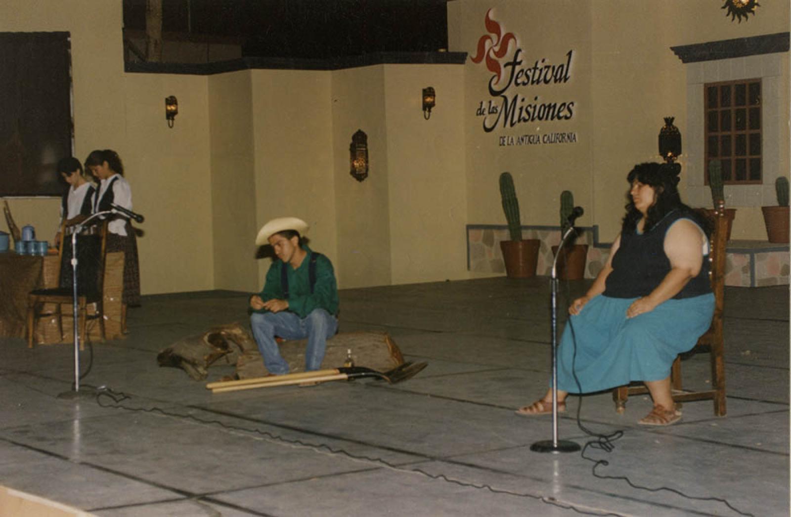 Grupo de teatro “Imagen” del IMSS, presentación en las fiestas de fundación de Loreto. B.C.S.