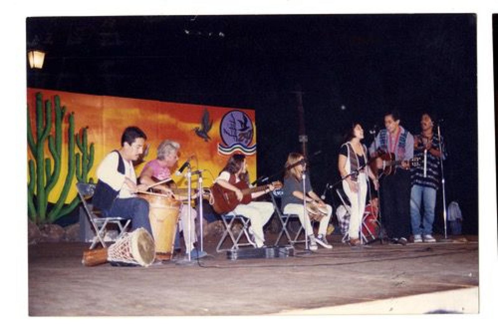 Grupo musical en evento.