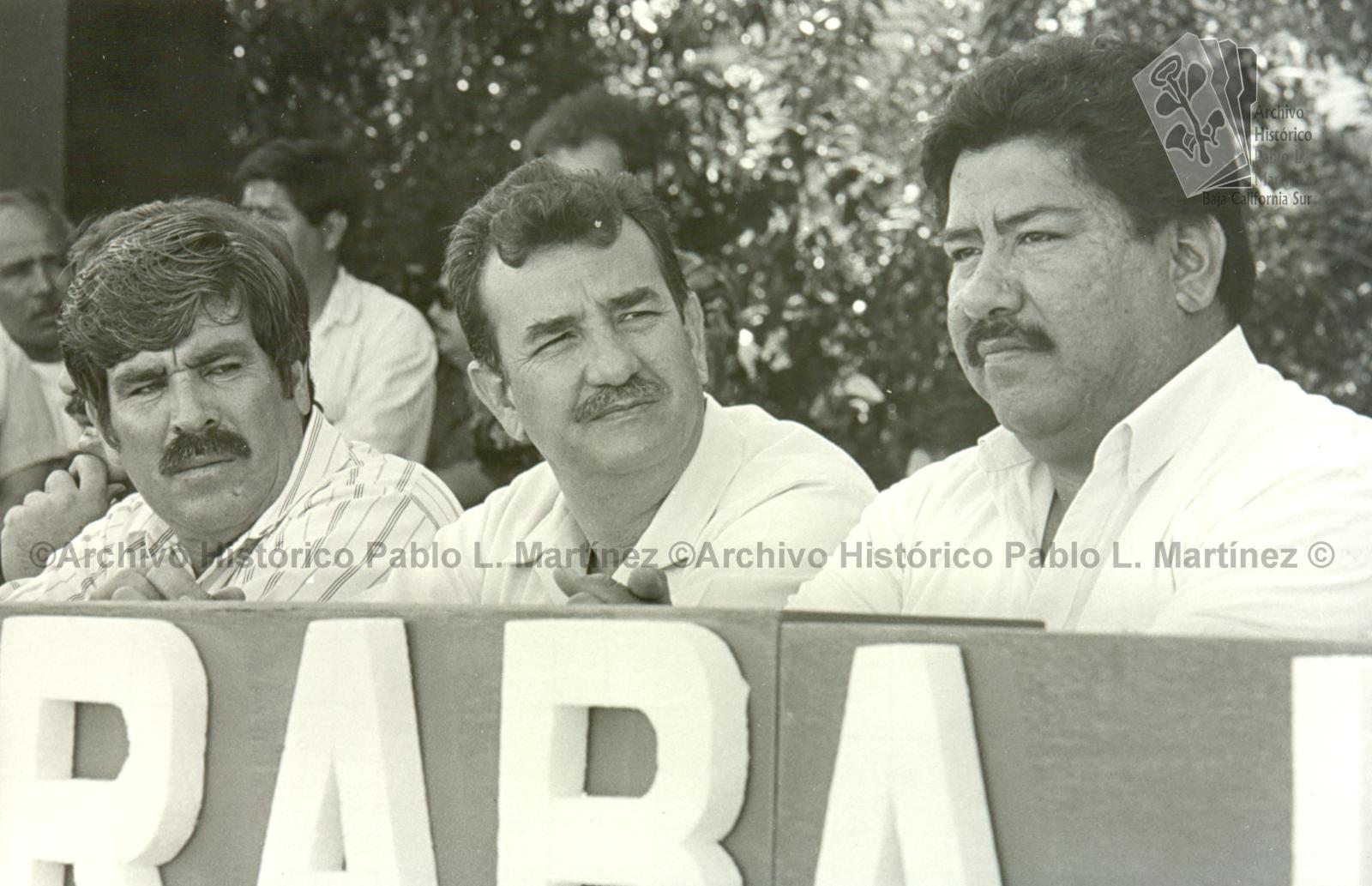 Guillermo Mercado en reunión de trabajo.