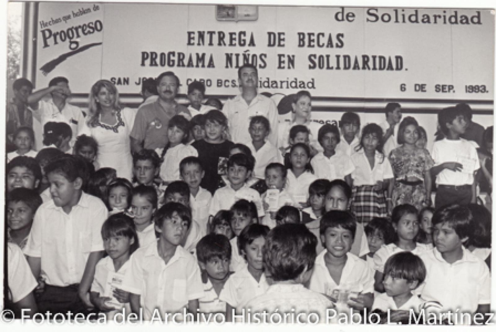 Guillermo Mercado. “Entrega de becas”.