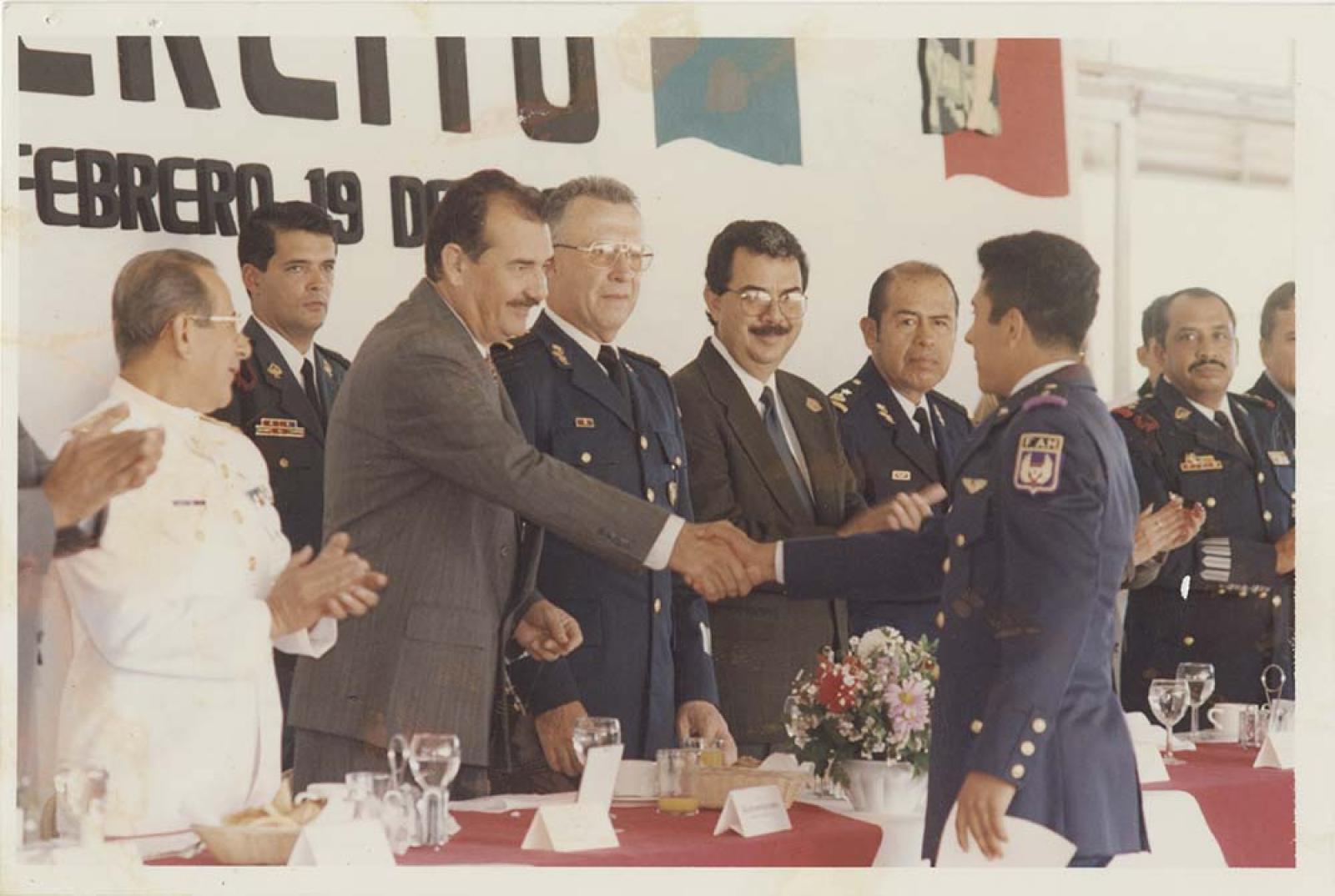 Guillermo Mercado, preside ceremonia militar.