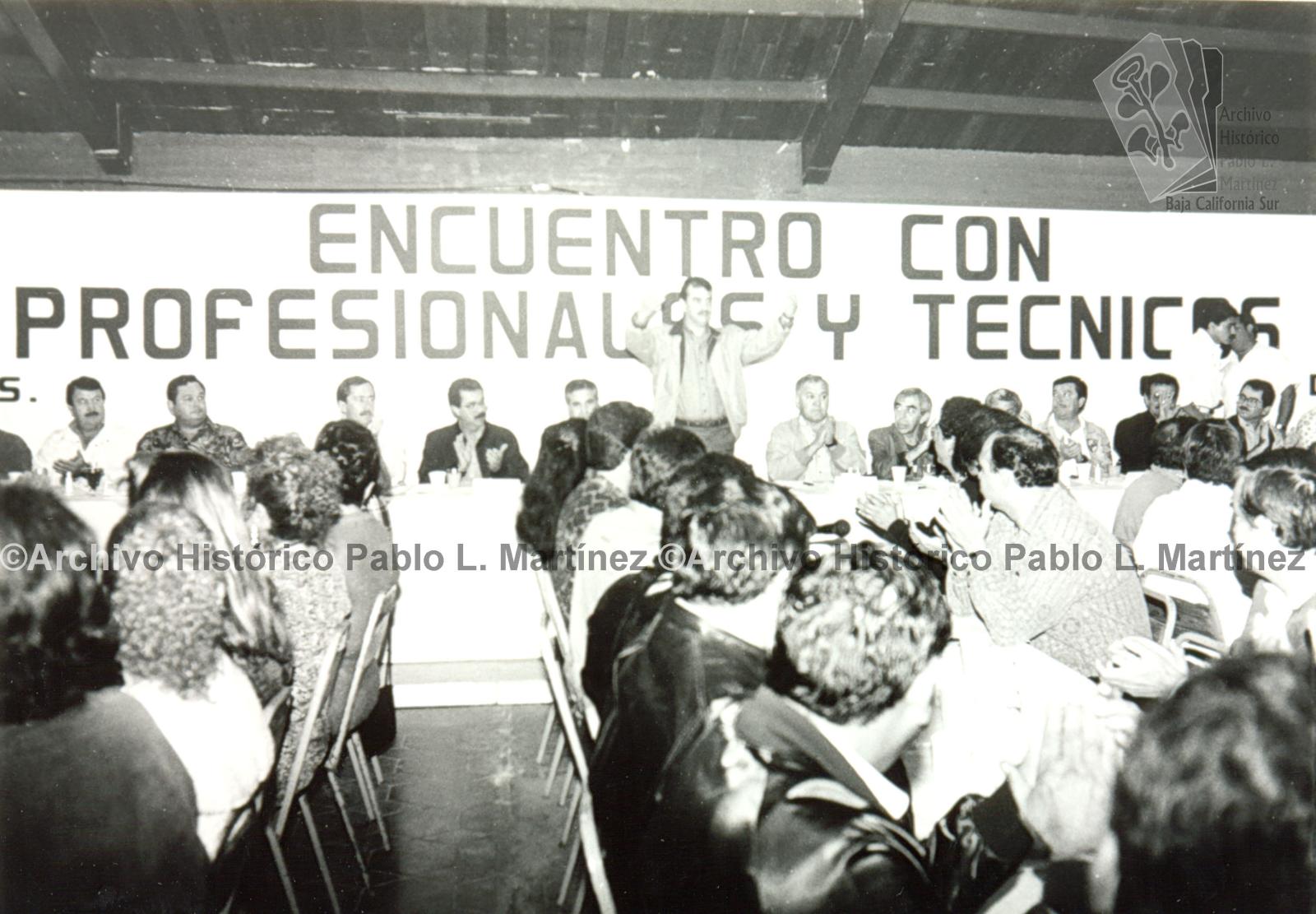 Guillermo Mercado Romero en encuentro con profesionales y técnicos.