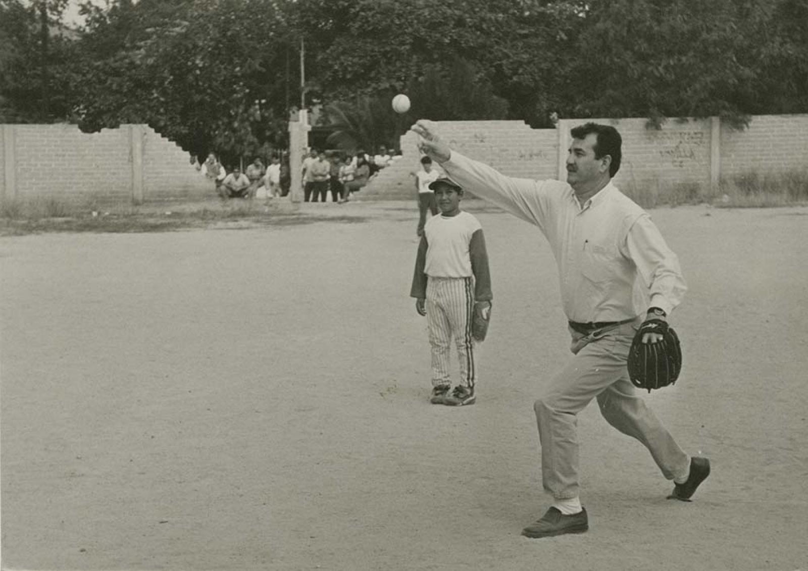 Guillermo Mercado Romero en juego de béisbol.