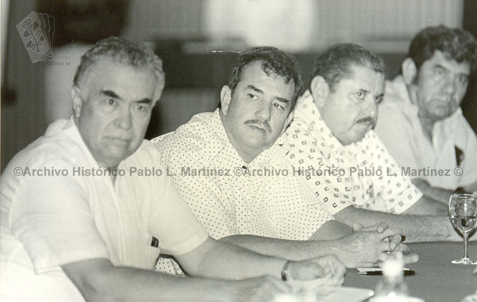 Guillermo Mercado Romero en reunión de trabajo