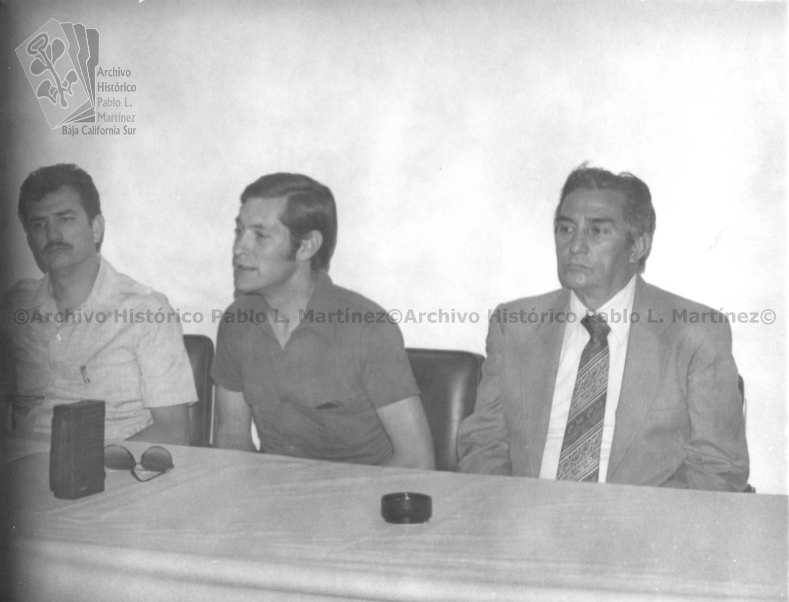 Guillermo Mercado Romero en reunión de trabajo de un instituto de formación.