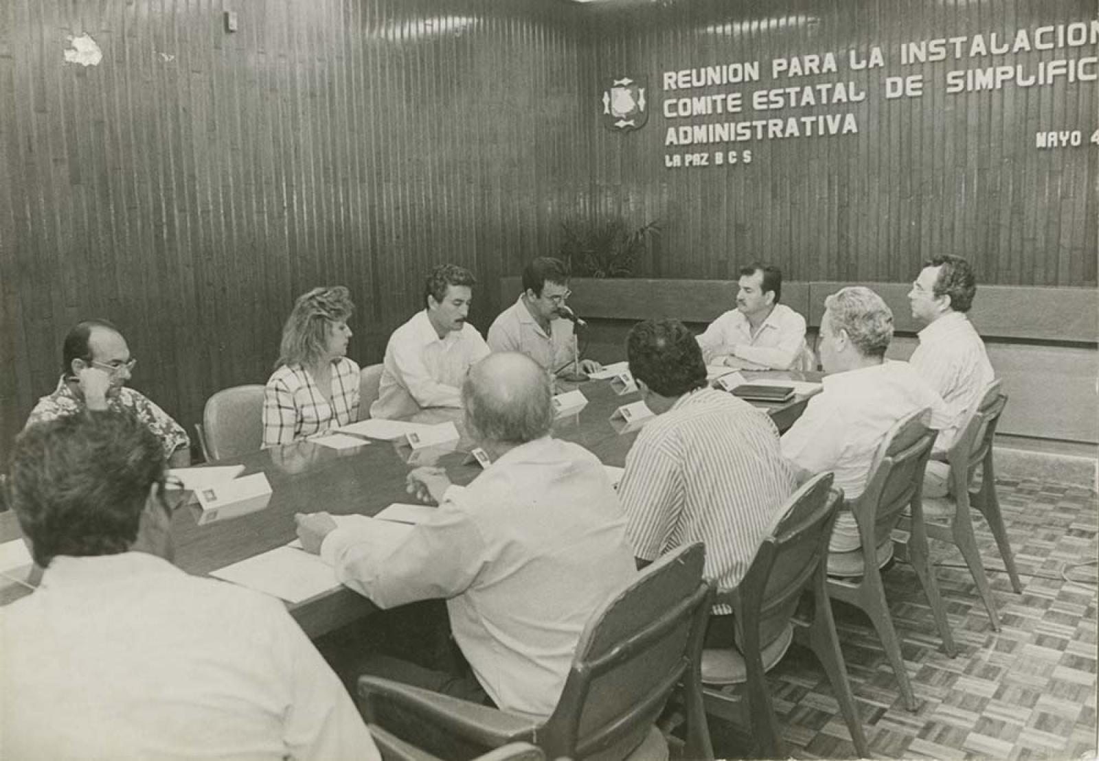Guillermo Mercado Romero en reunión.