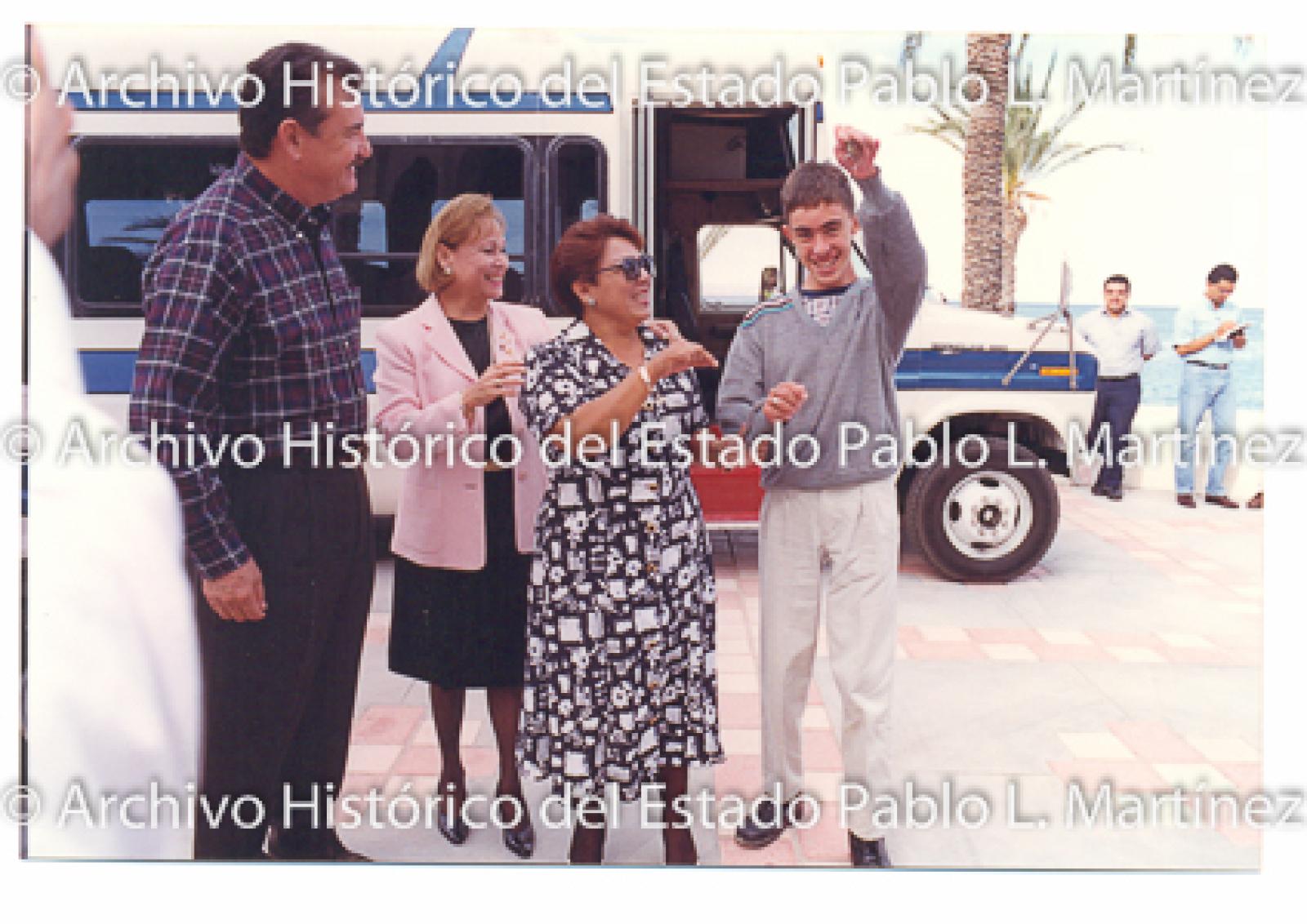 Guillermo Mercado Romero y Concepción Casas de Mercado con señora y niño, retrto de grupo.
