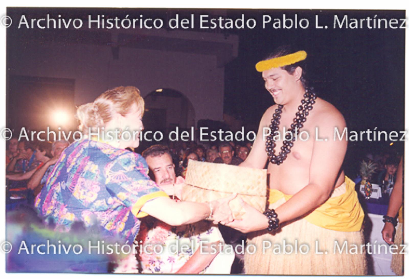 Guillermo Mercado Romero y Concepción Casas de Mercado enevento artístico.