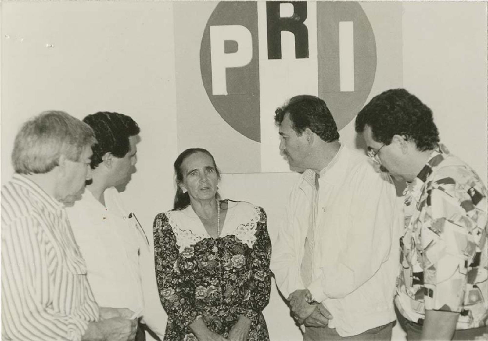 Guillermo Mercado y funcionarios públicos.