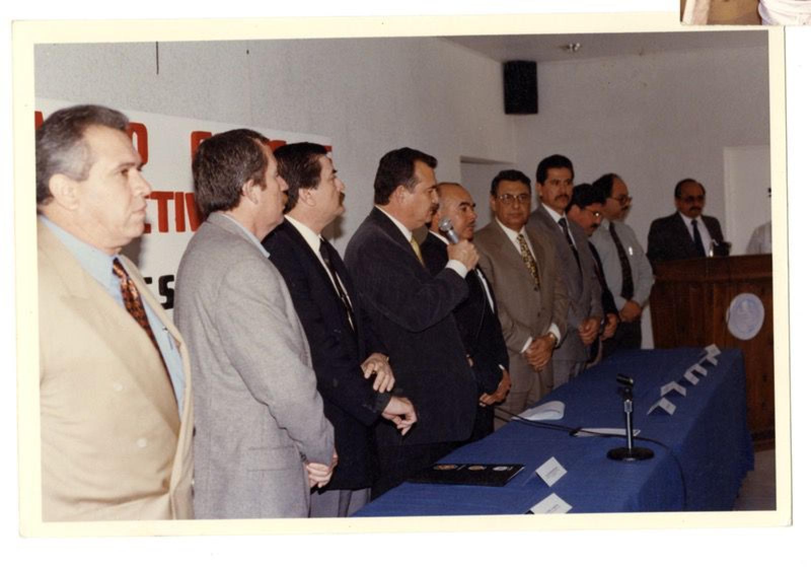 Guillermo Mercado y Leonel Cota Montaño en evento.