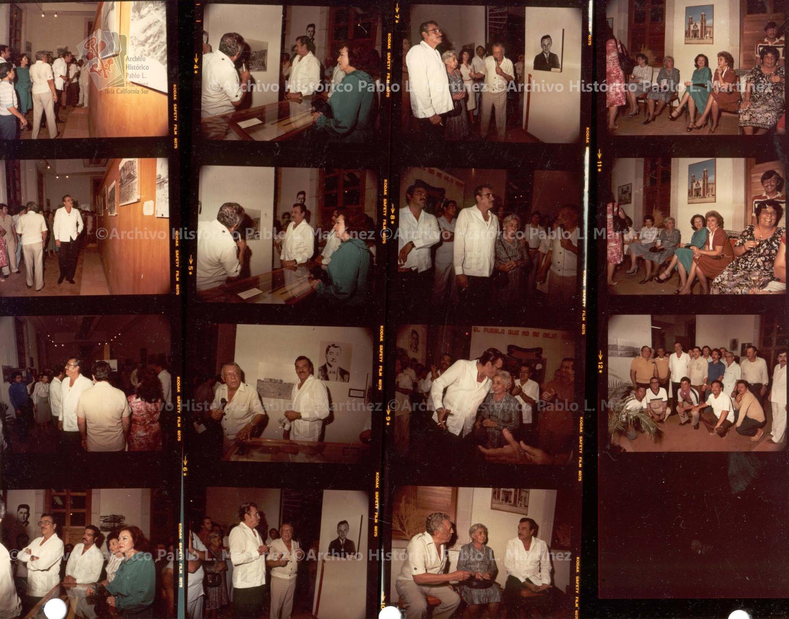 Hoja de contacto con 15 imágenes de una visita de Alberto Andrés Alvarado Arámburo a una exposición en la Casa de Gobierno.